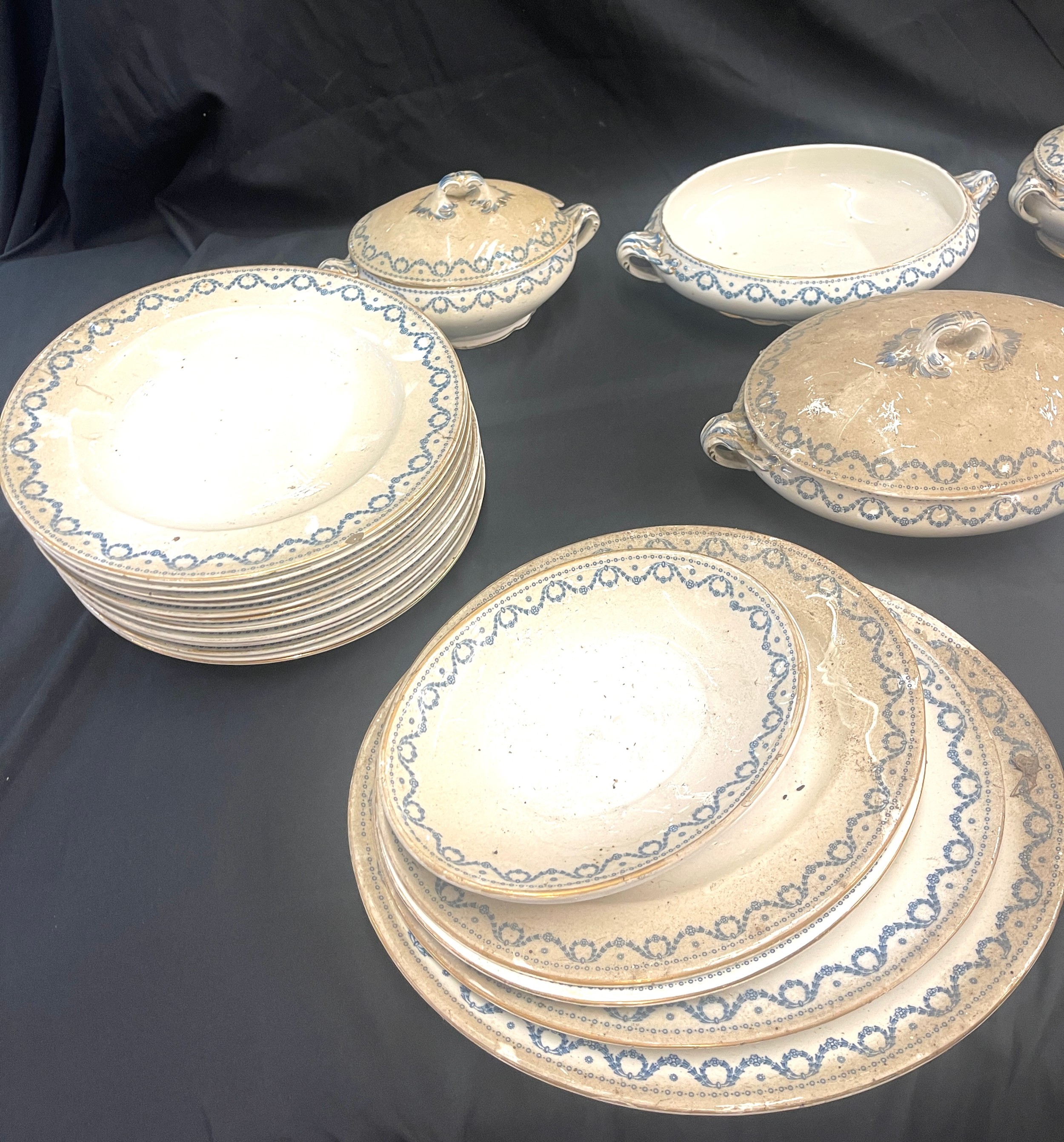 Selection of Versailles ware to include tureens, plates and saucers and and a selection of - Image 6 of 7