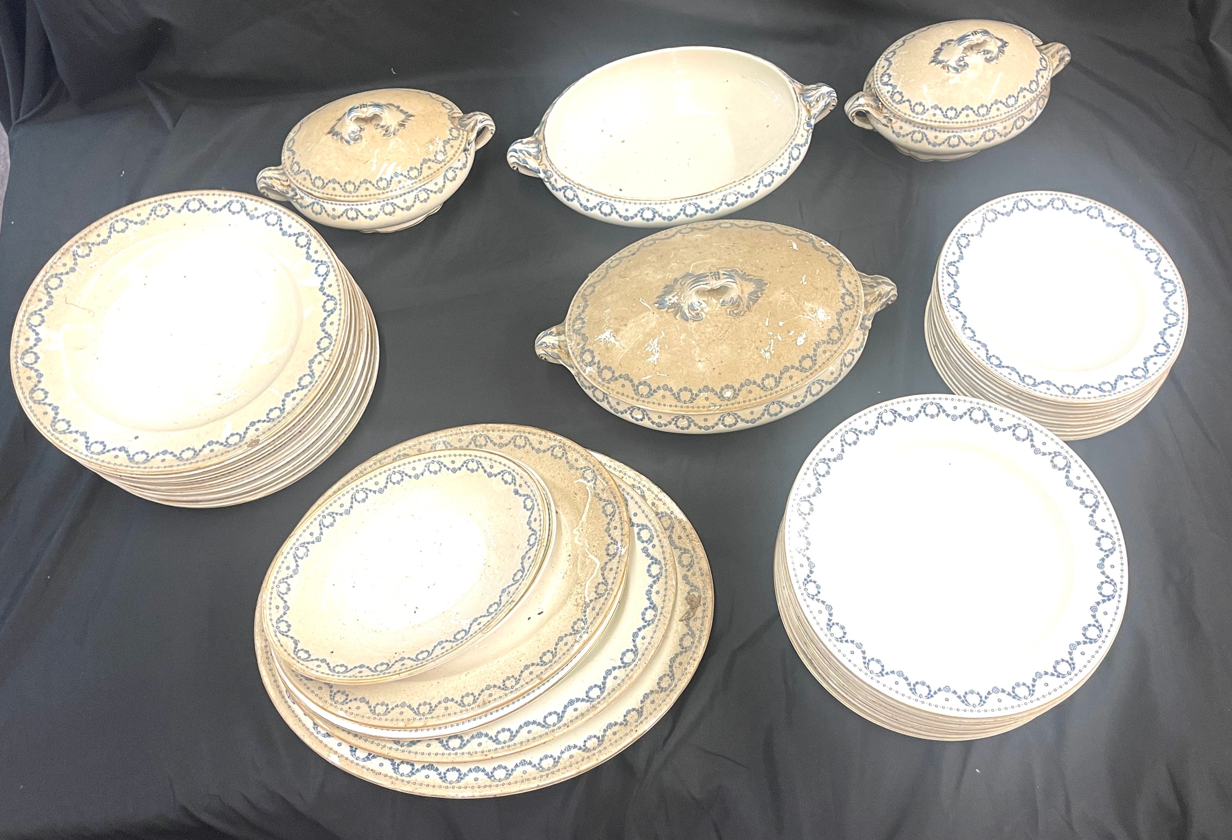 Selection of Versailles ware to include tureens, plates and saucers and and a selection of