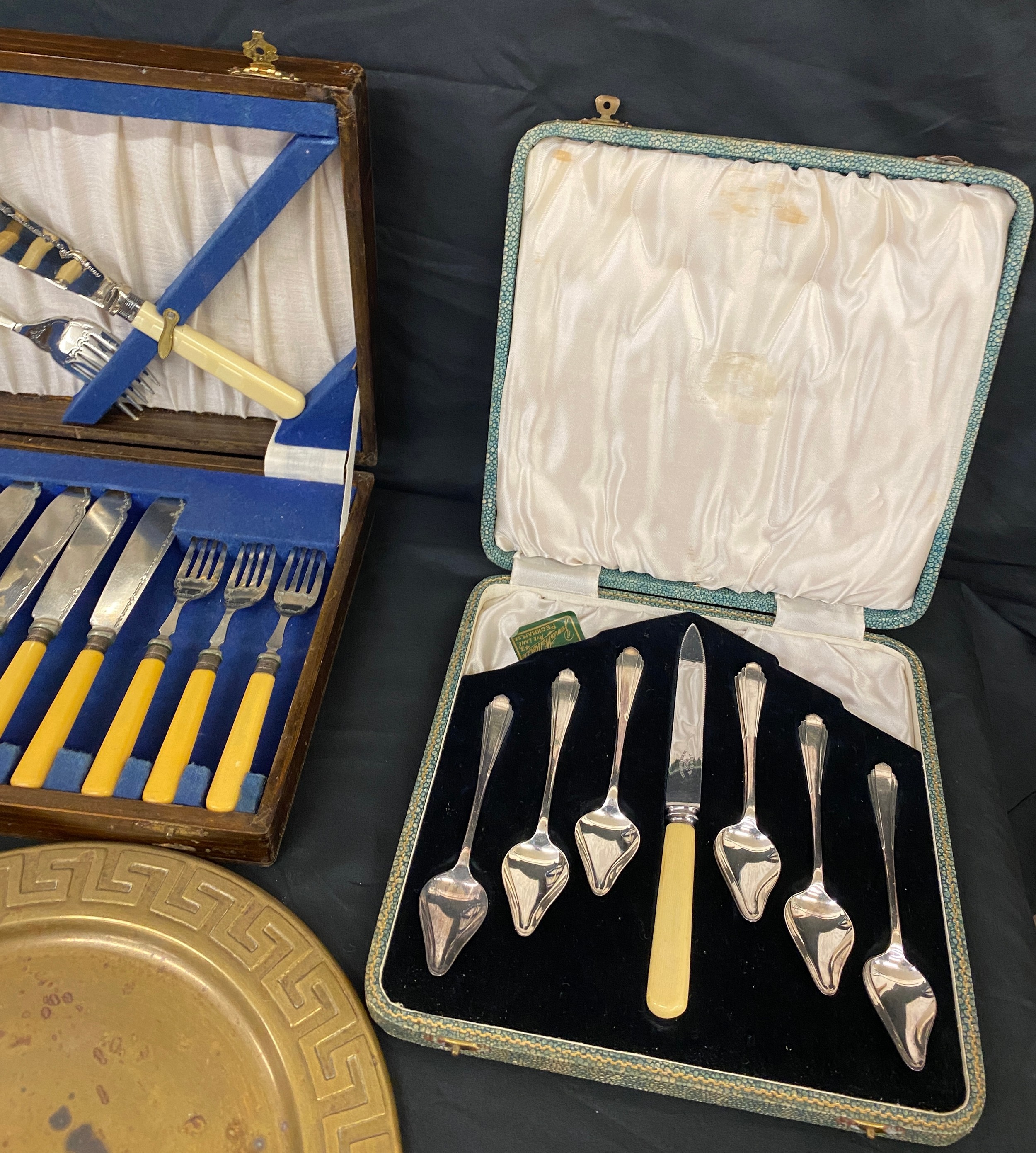 3 cased silver plated cutlery sets, 2 silver plated small small circular trays, 1 brass tray - Image 5 of 5