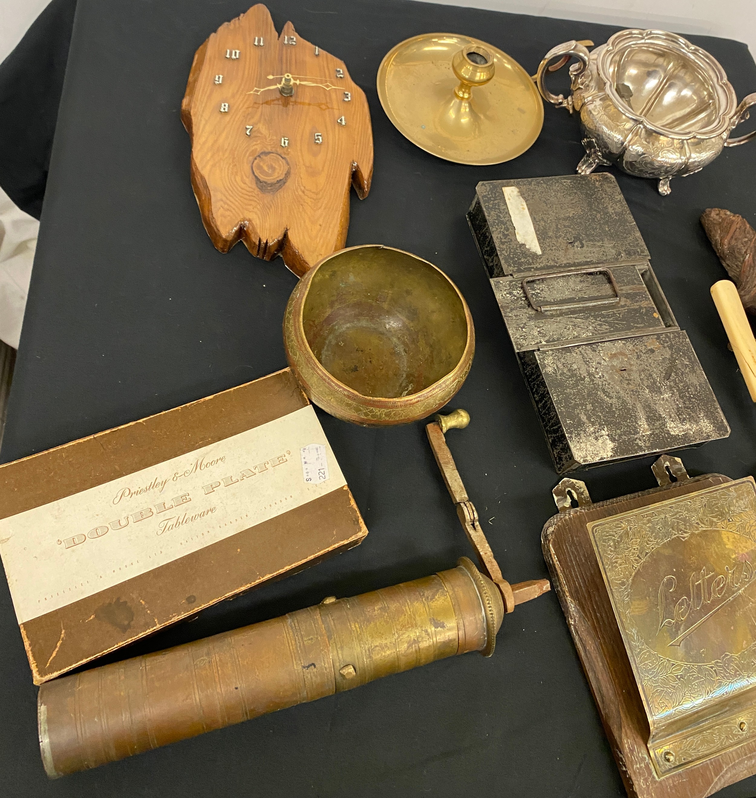 Selection of assorted Wooden and Metal items includes clock, letter holder etc - Image 2 of 8