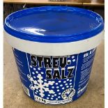 5 tubs of 7.5kg rock salt