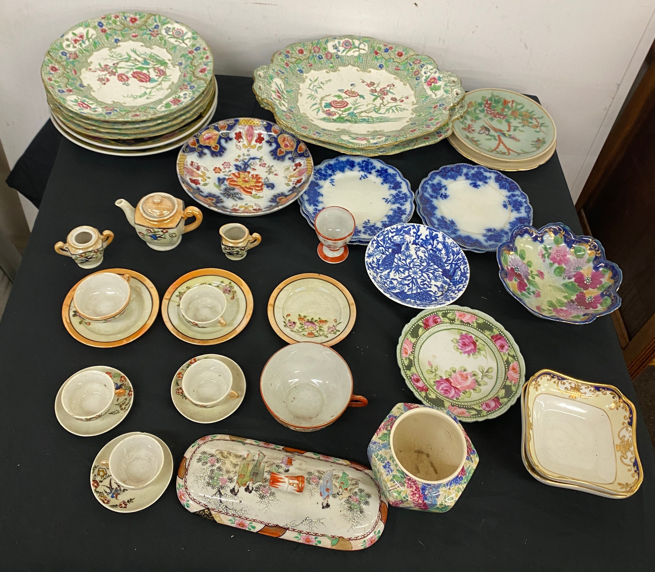 Large selection of vintage and later oriental pottery