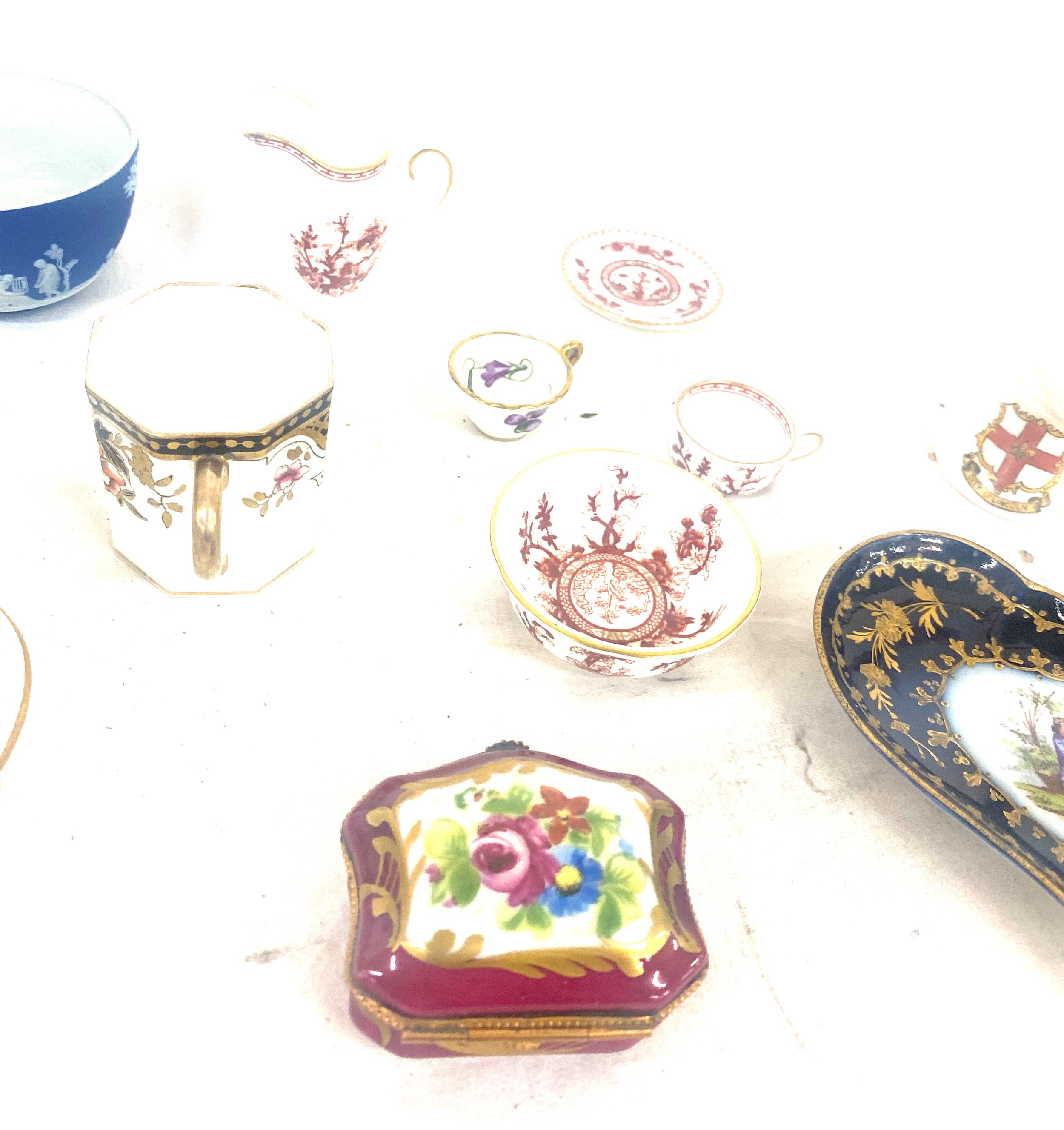 Small box of mixed ceramics including Wedgwood, Sevres and Coalport - Image 2 of 7