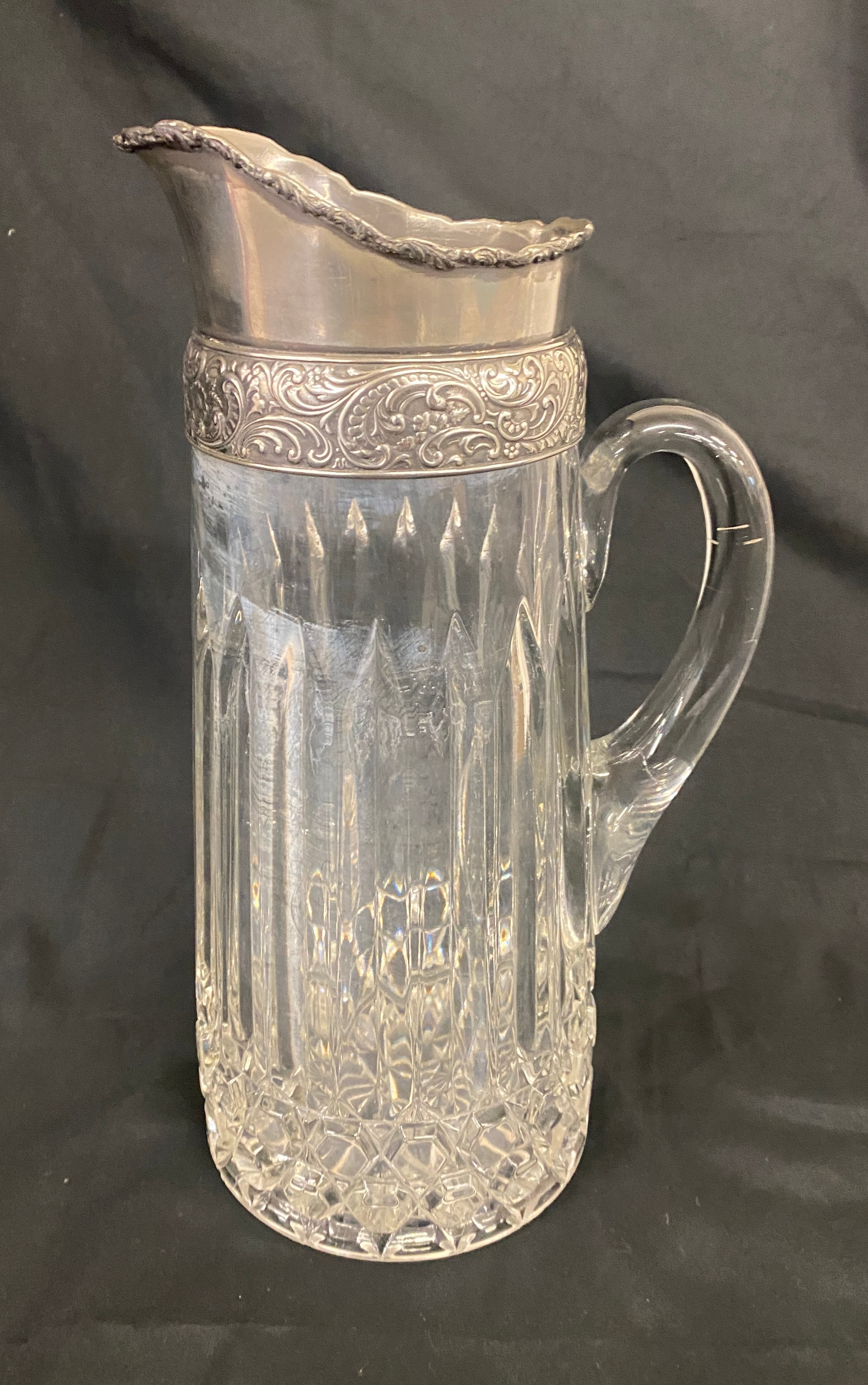 A lead crystal jug with silver plated lid measures approx 11.5 inches tall - Image 4 of 4