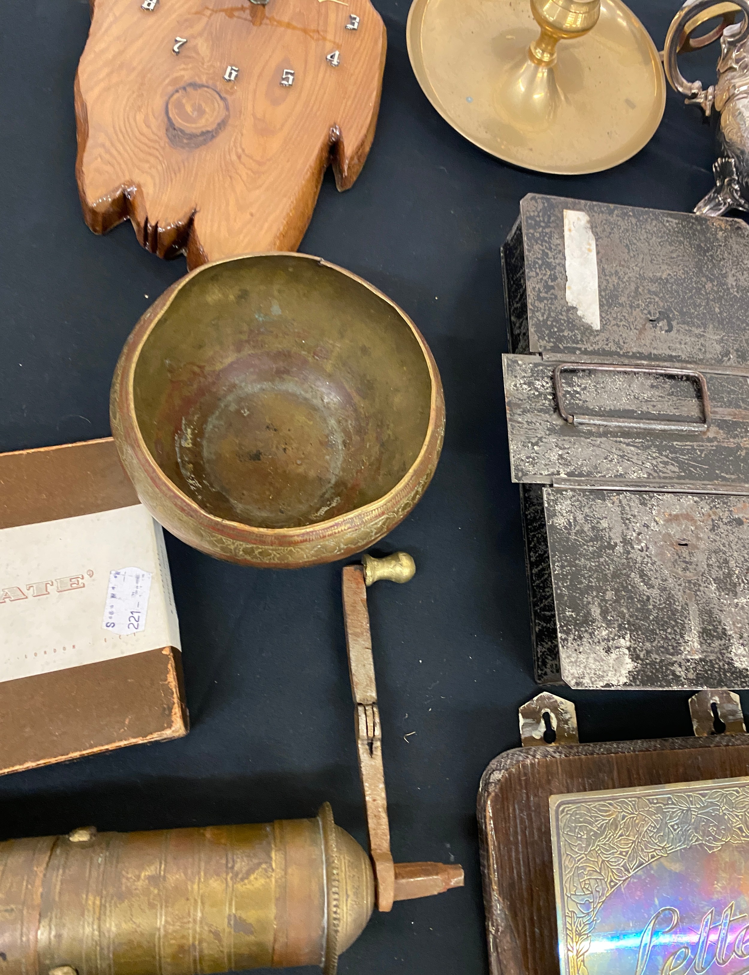 Selection of assorted Wooden and Metal items includes clock, letter holder etc - Image 5 of 8