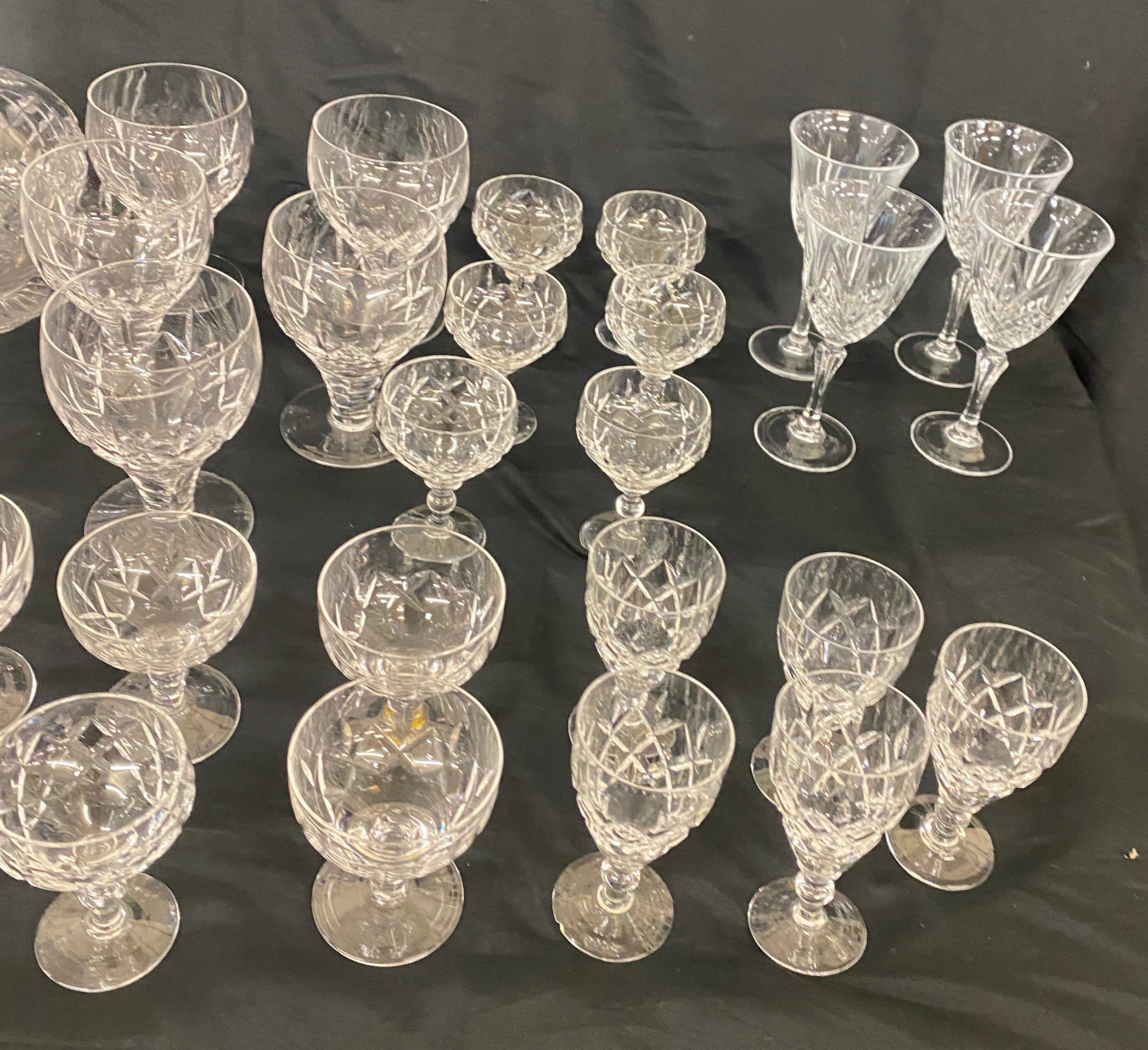 Large selection of vintage crystal glass includes decanters etc - Image 3 of 6