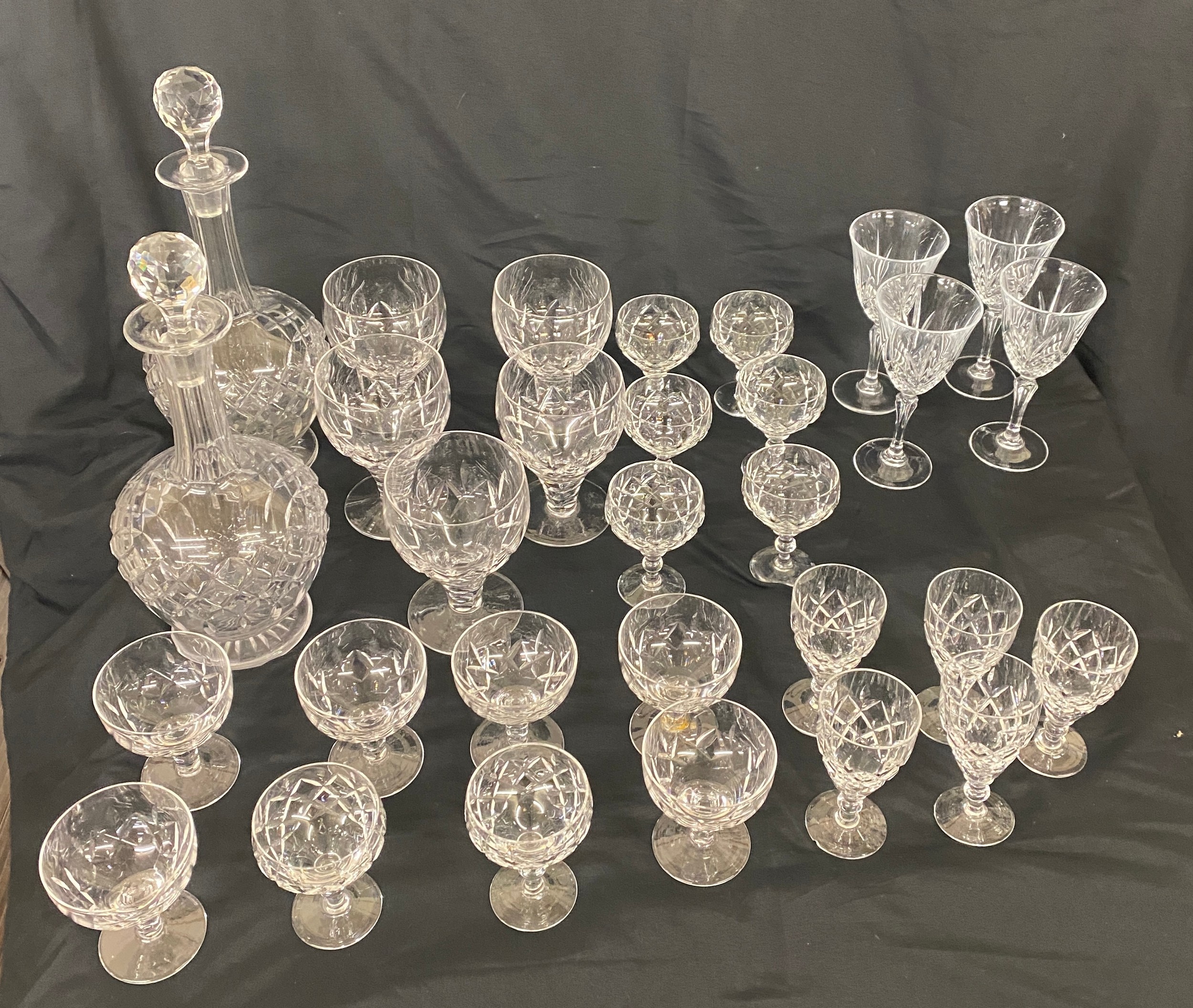 Large selection of vintage crystal glass includes decanters etc - Image 4 of 6