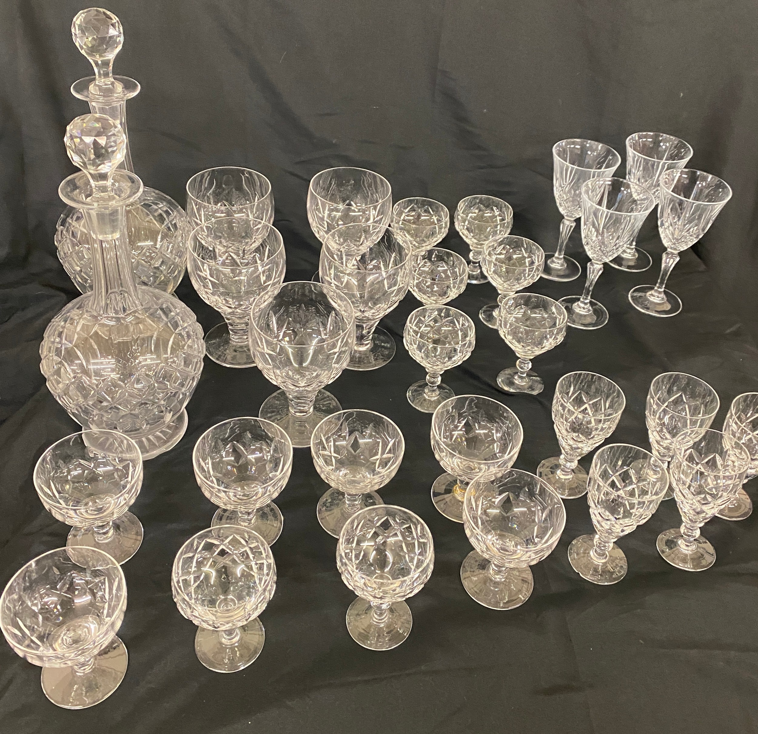 Large selection of vintage crystal glass includes decanters etc - Image 6 of 6