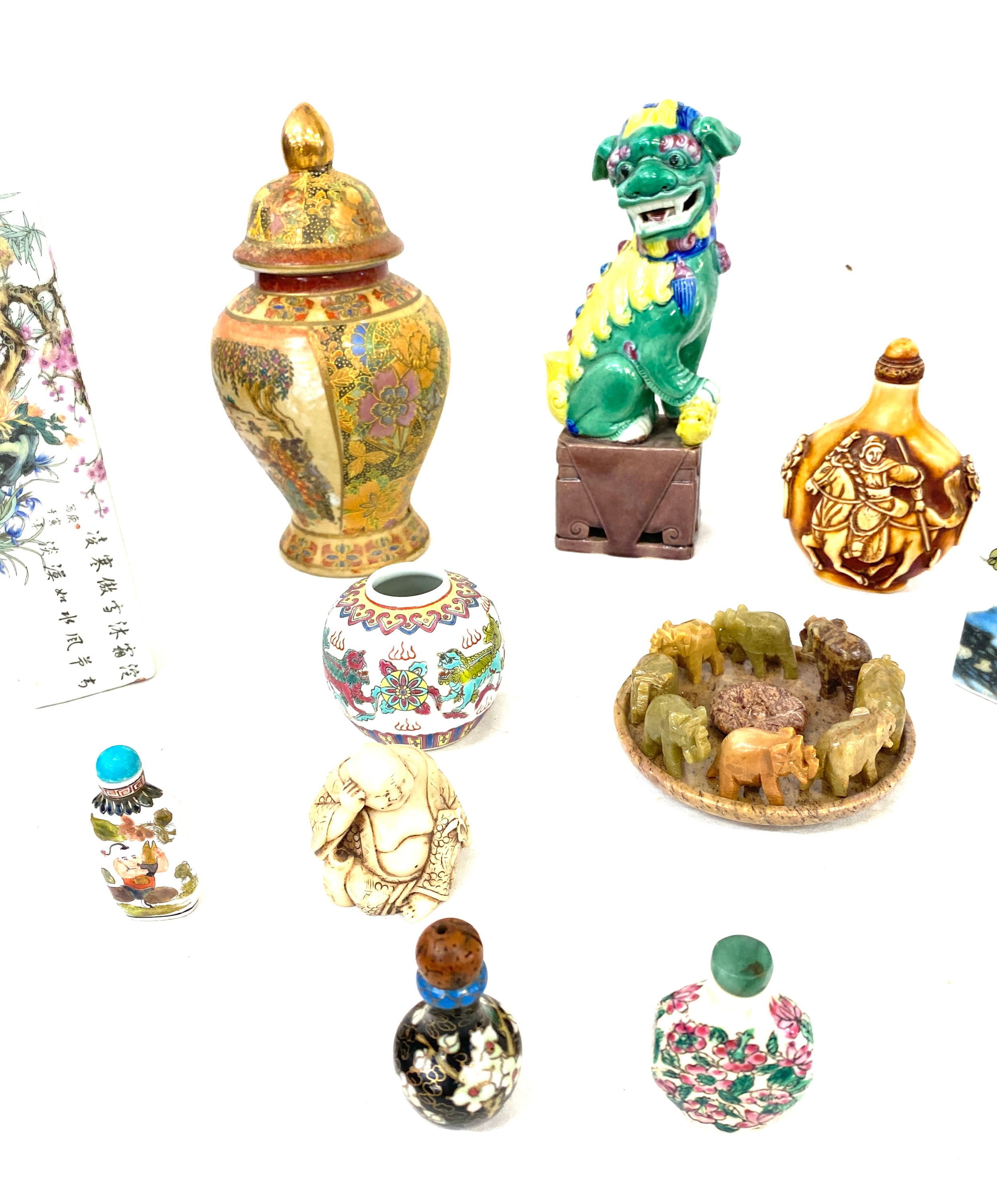 Selection vintage and later oriental pieces to include lidded vase, snuff bottles, flower vase etc - Image 5 of 7