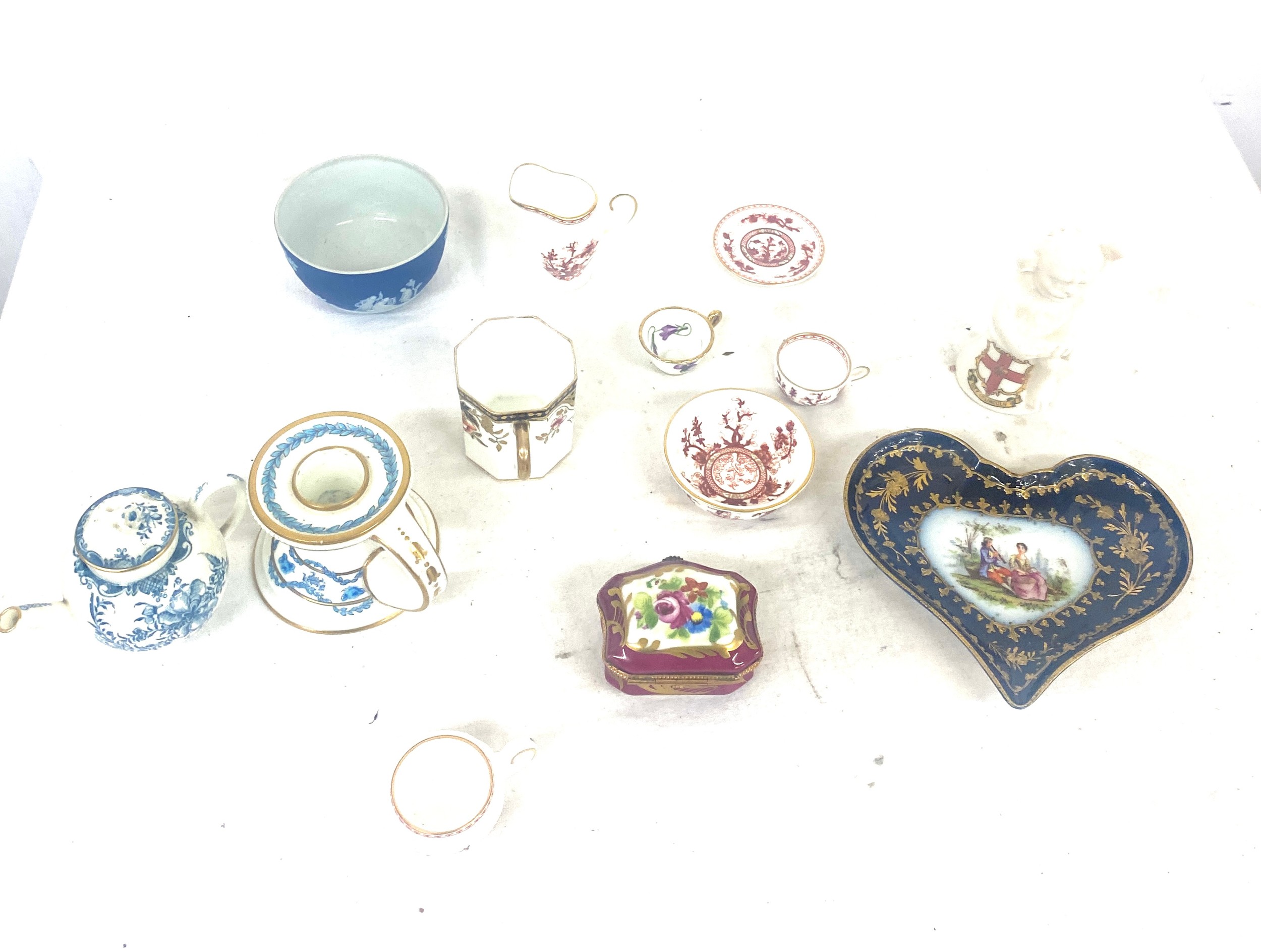 Small box of mixed ceramics including Wedgwood, Sevres and Coalport - Image 4 of 7