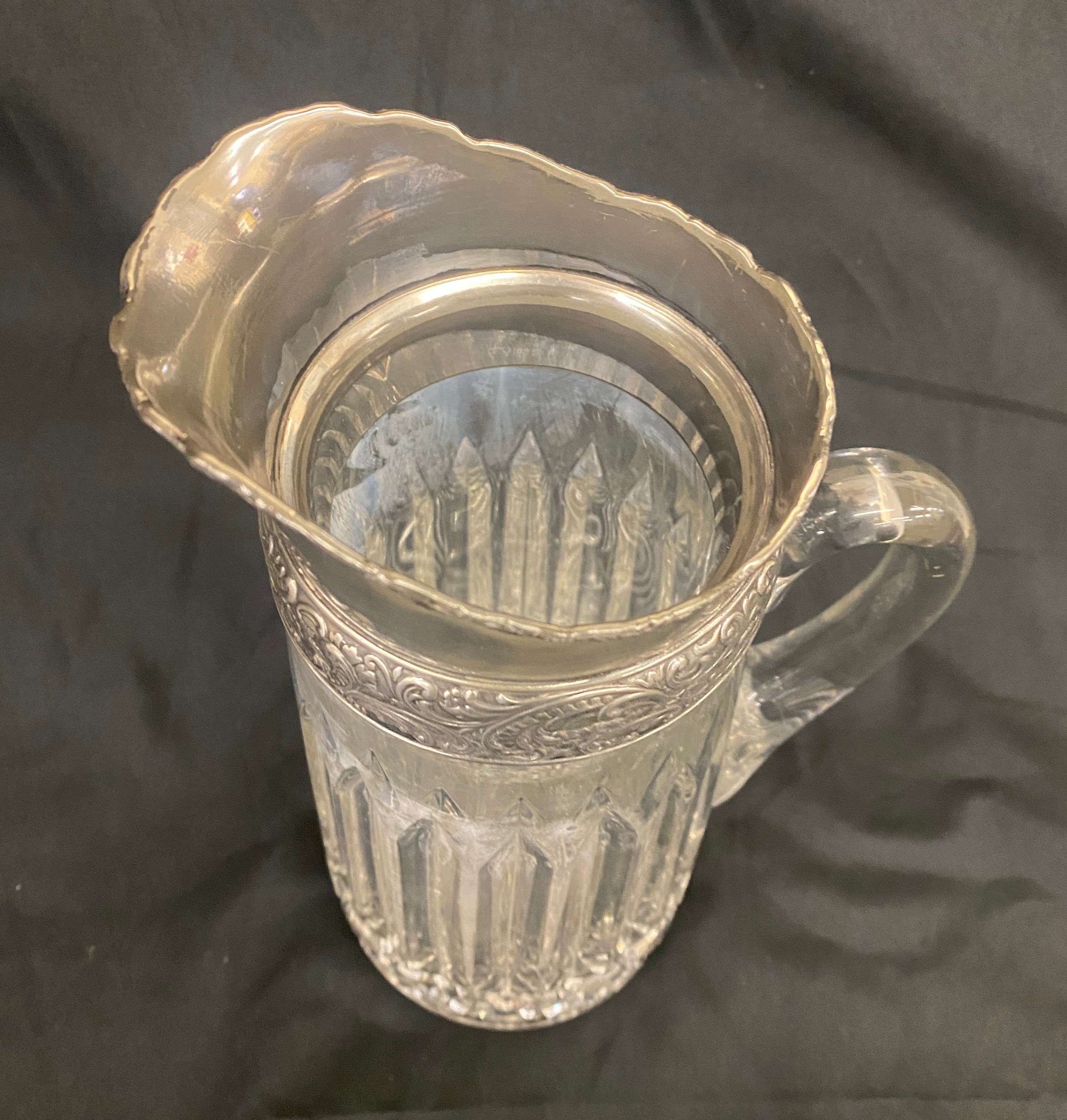 A lead crystal jug with silver plated lid measures approx 11.5 inches tall - Image 2 of 4