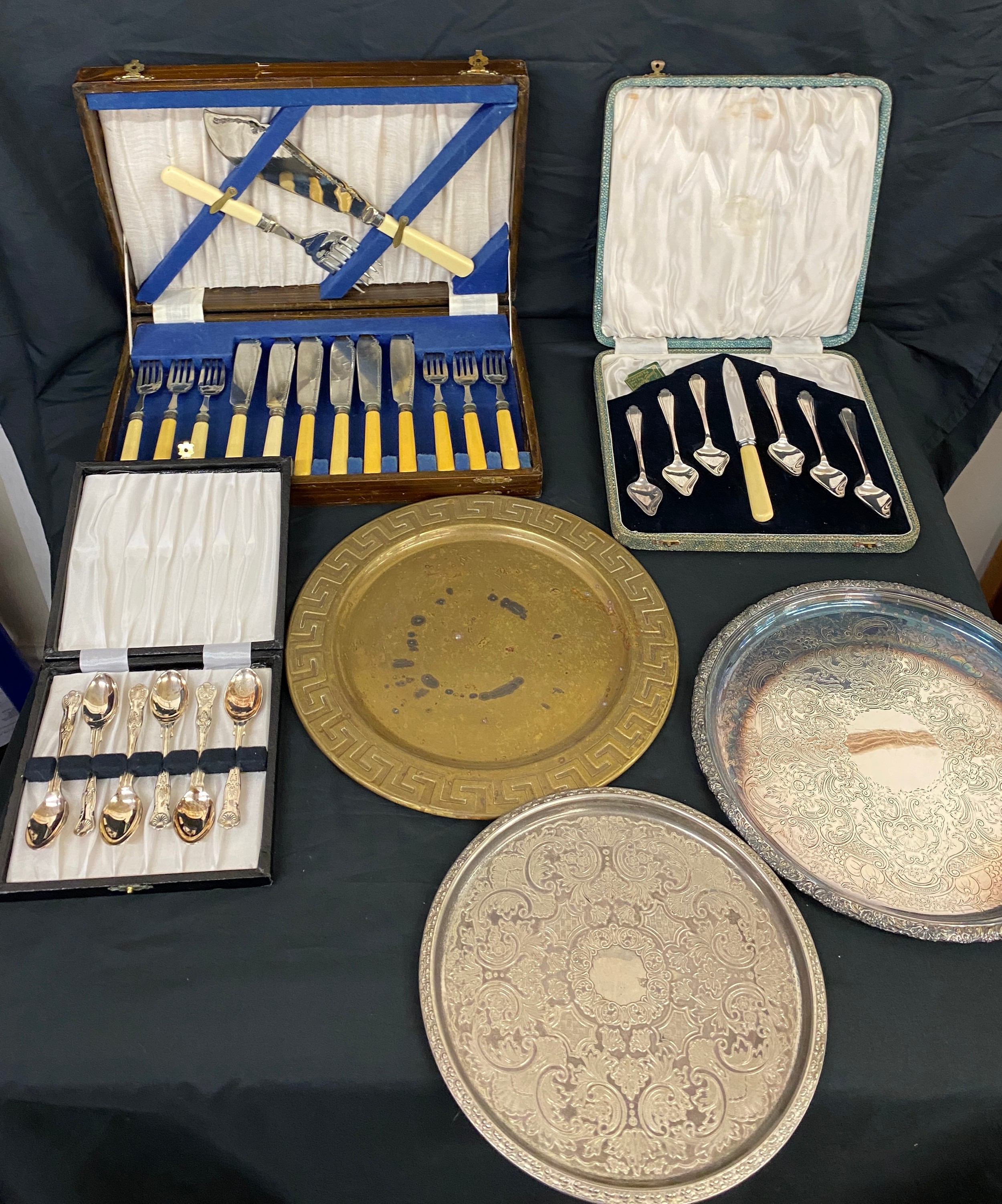 3 cased silver plated cutlery sets, 2 silver plated small small circular trays, 1 brass tray - Image 2 of 5