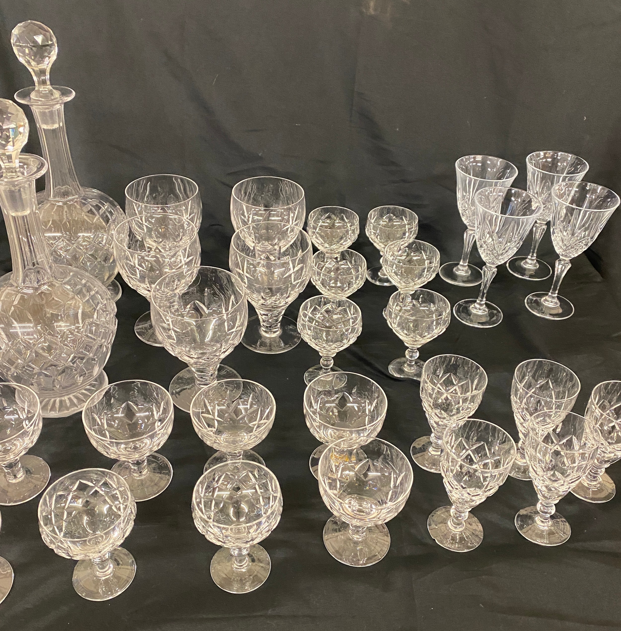 Large selection of vintage crystal glass includes decanters etc - Image 2 of 6
