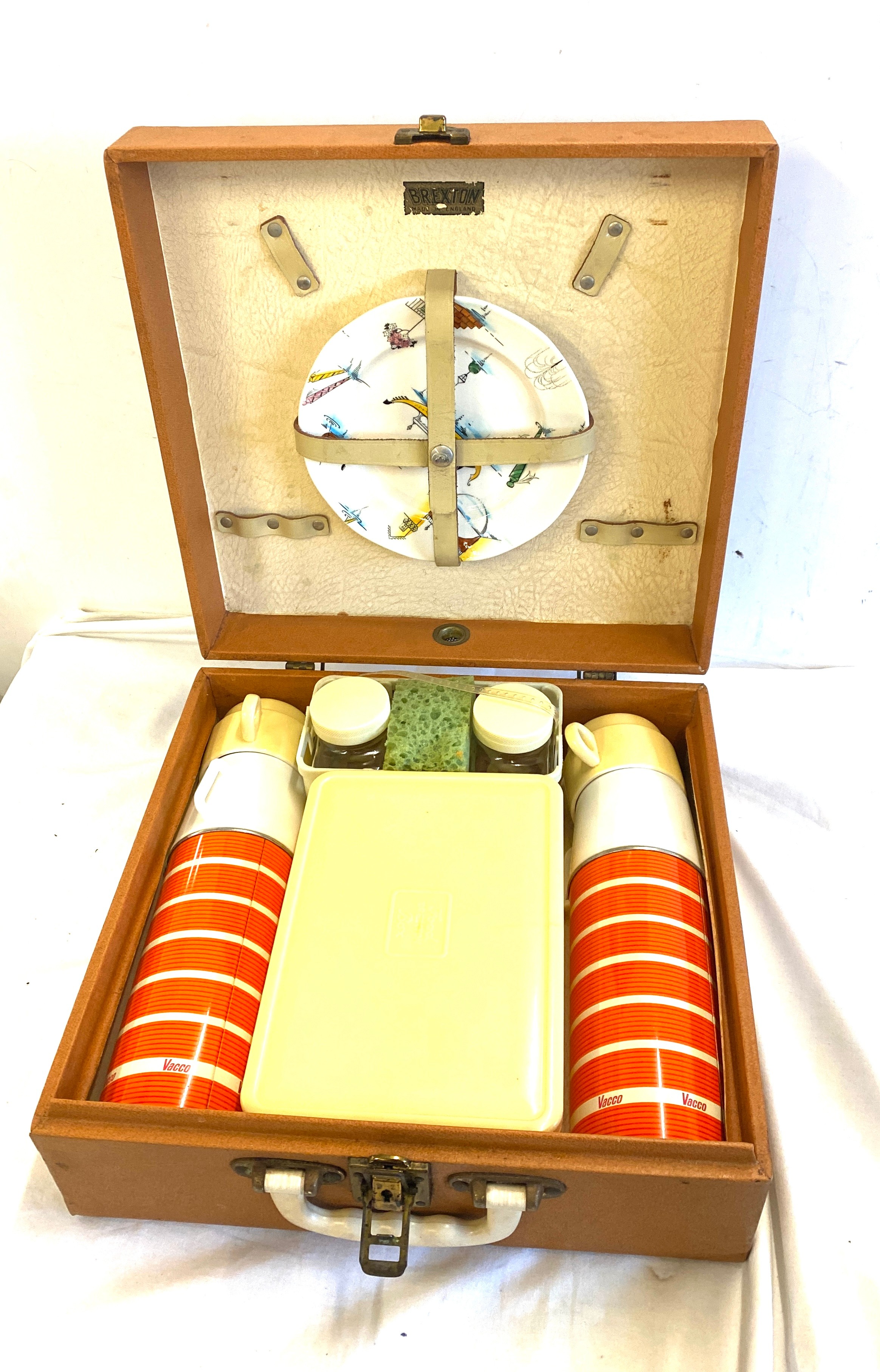 Vintage cased Brexton complete picnic set with key
