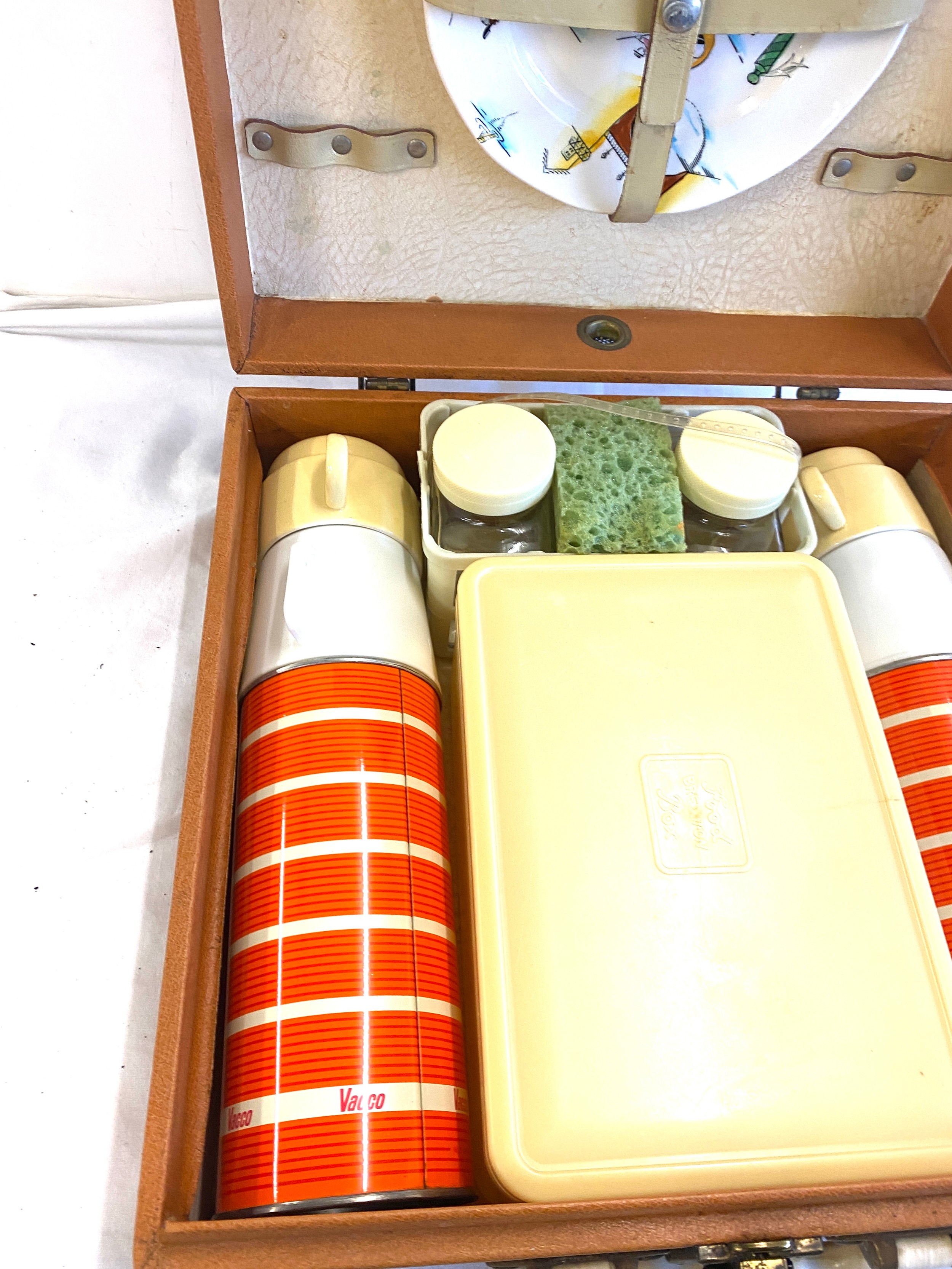 Vintage cased Brexton complete picnic set with key - Image 3 of 4