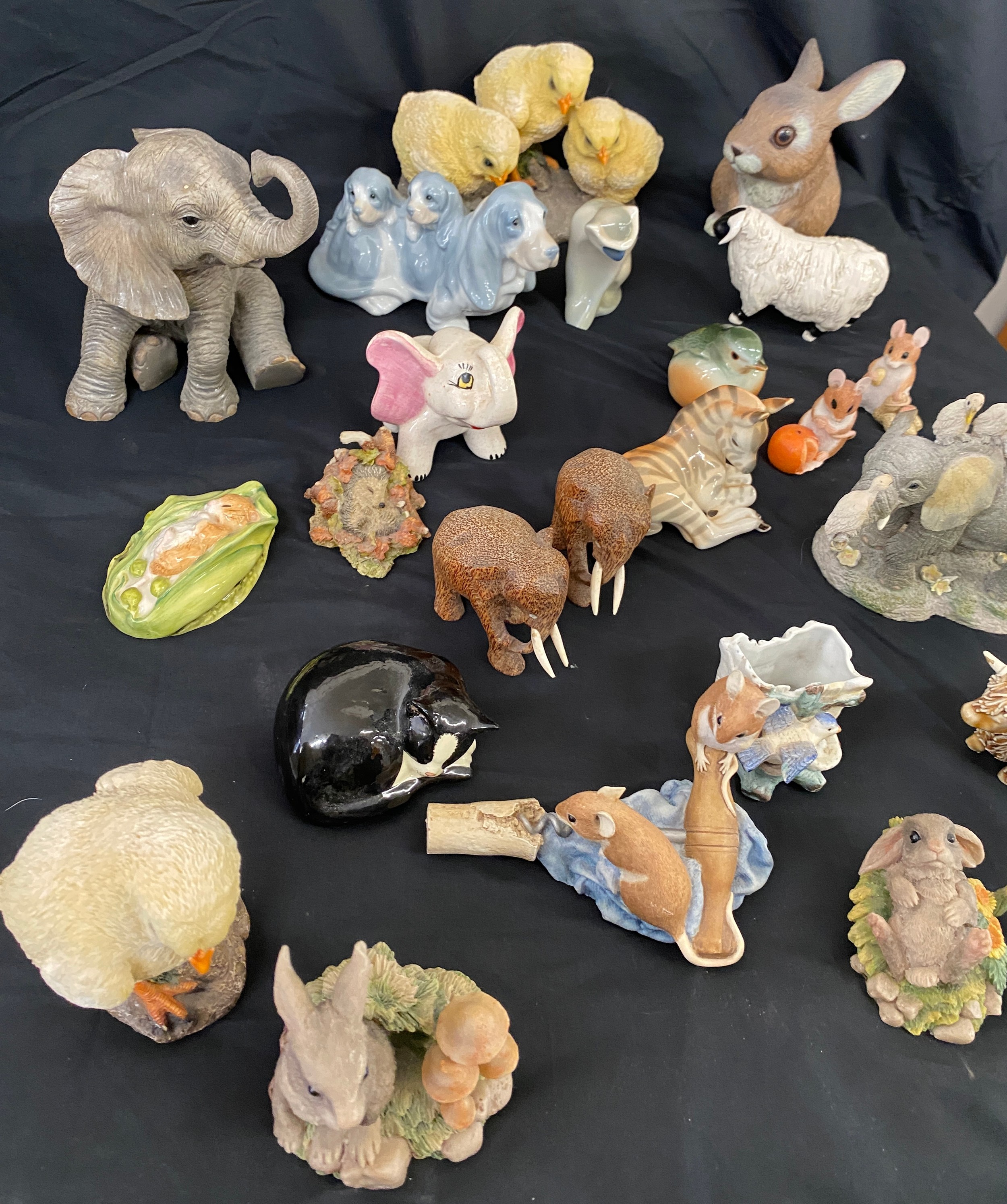 Selection of vintage animal figures to include Timmie Willie Sleeping in a Pea Pod Beatrix Potter, - Image 3 of 10