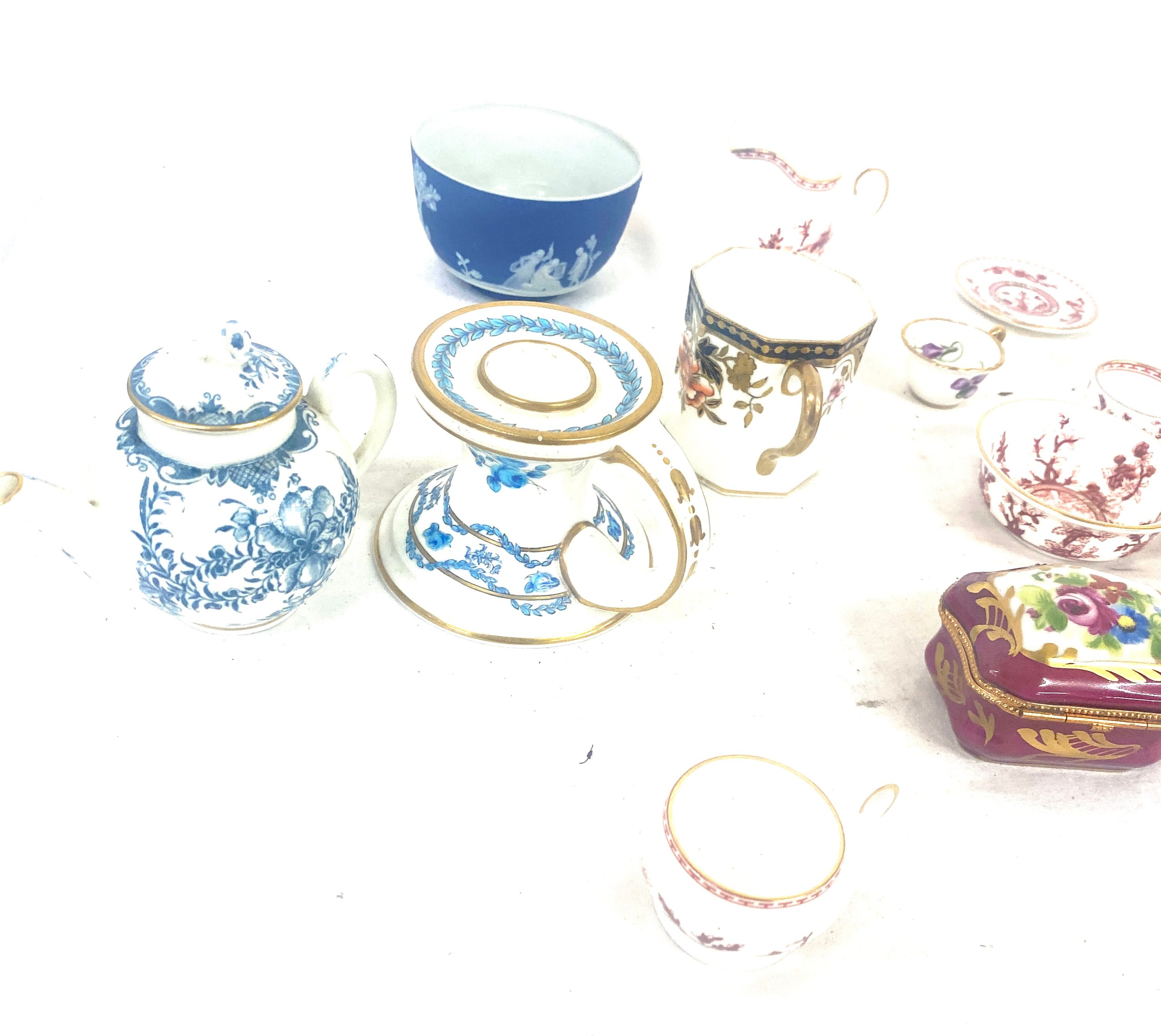 Small box of mixed ceramics including Wedgwood, Sevres and Coalport - Image 3 of 7