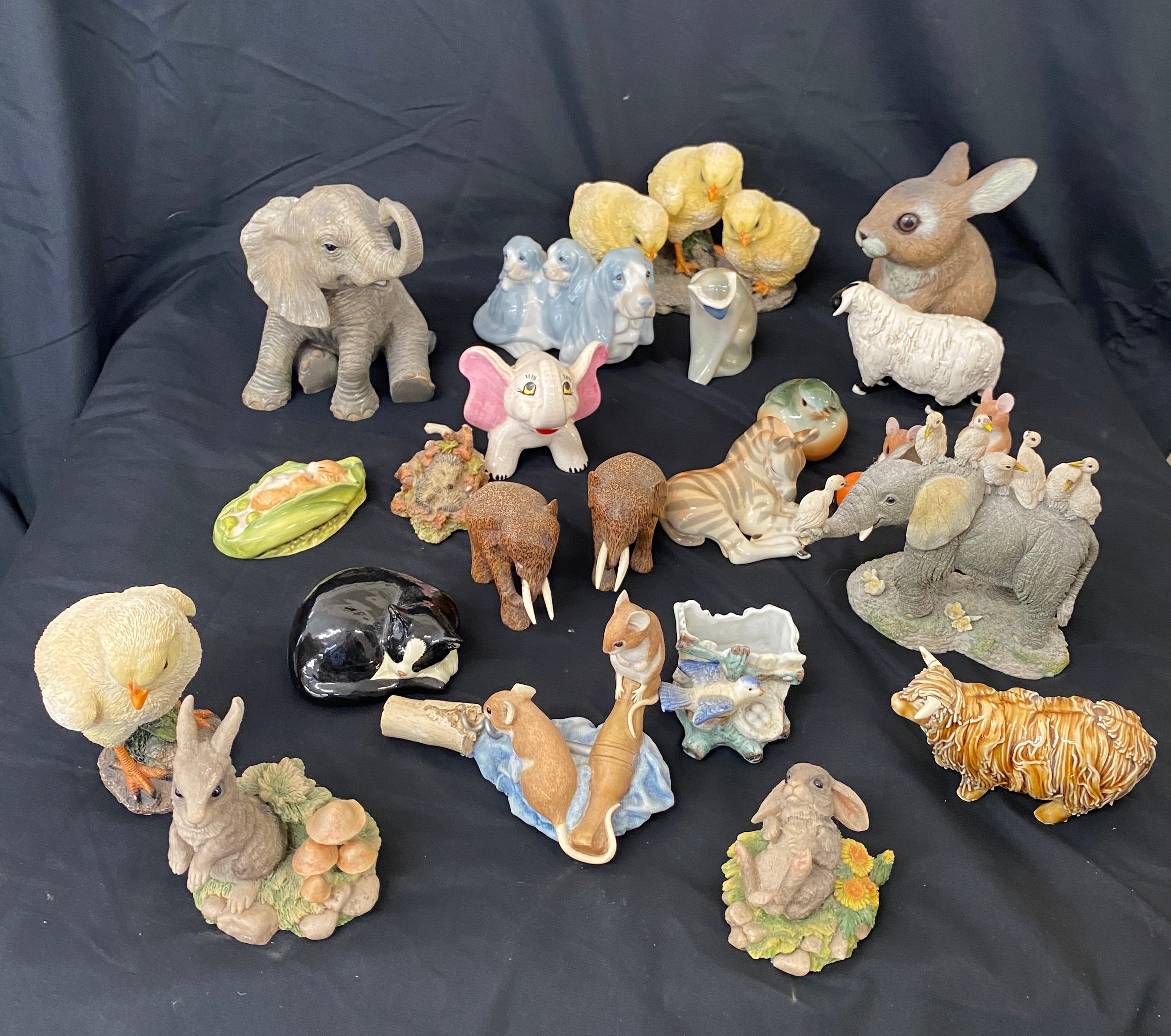 Selection of vintage animal figures to include Timmie Willie Sleeping in a Pea Pod Beatrix Potter, - Image 2 of 10