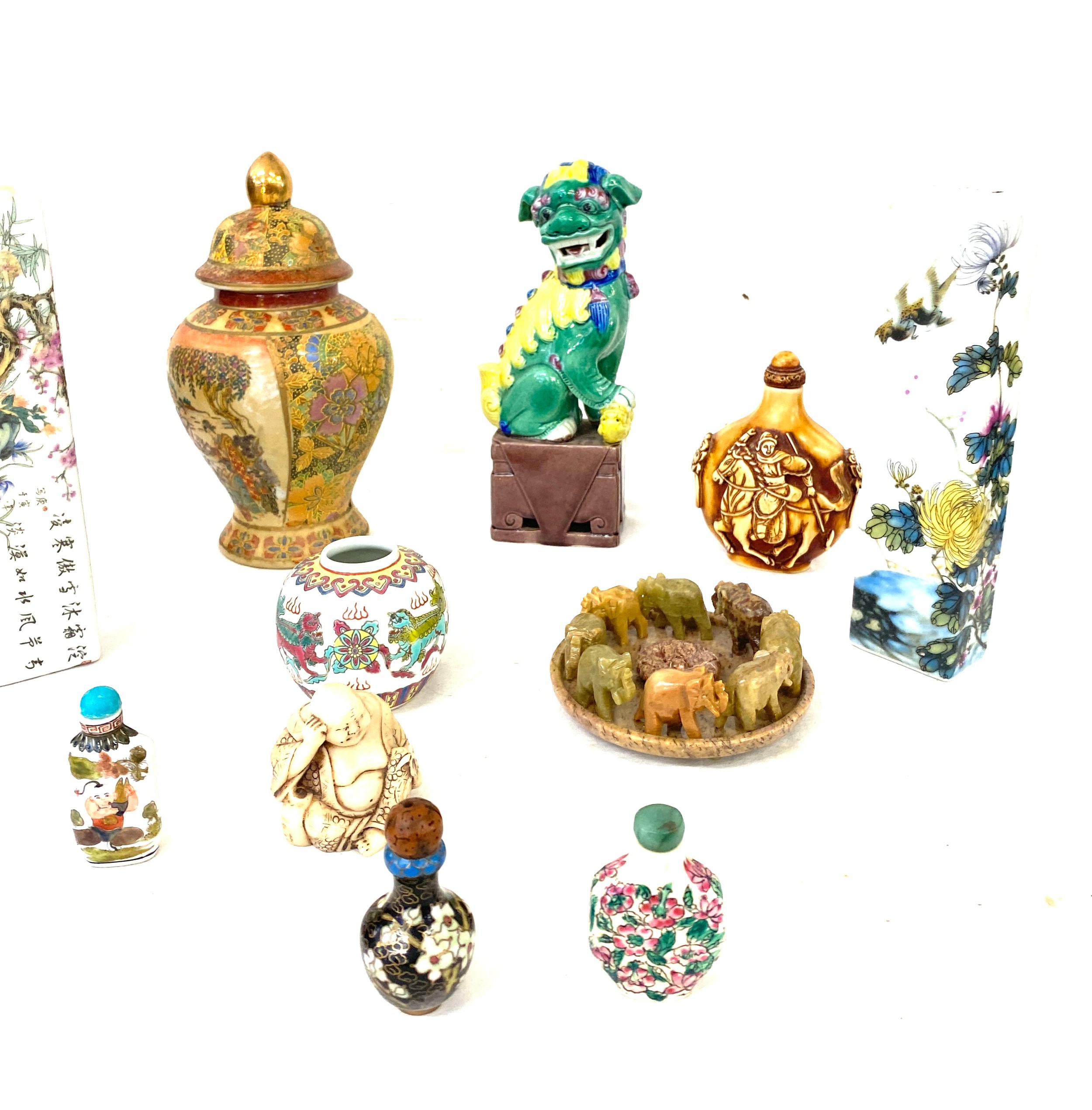 Selection vintage and later oriental pieces to include lidded vase, snuff bottles, flower vase etc - Image 3 of 7