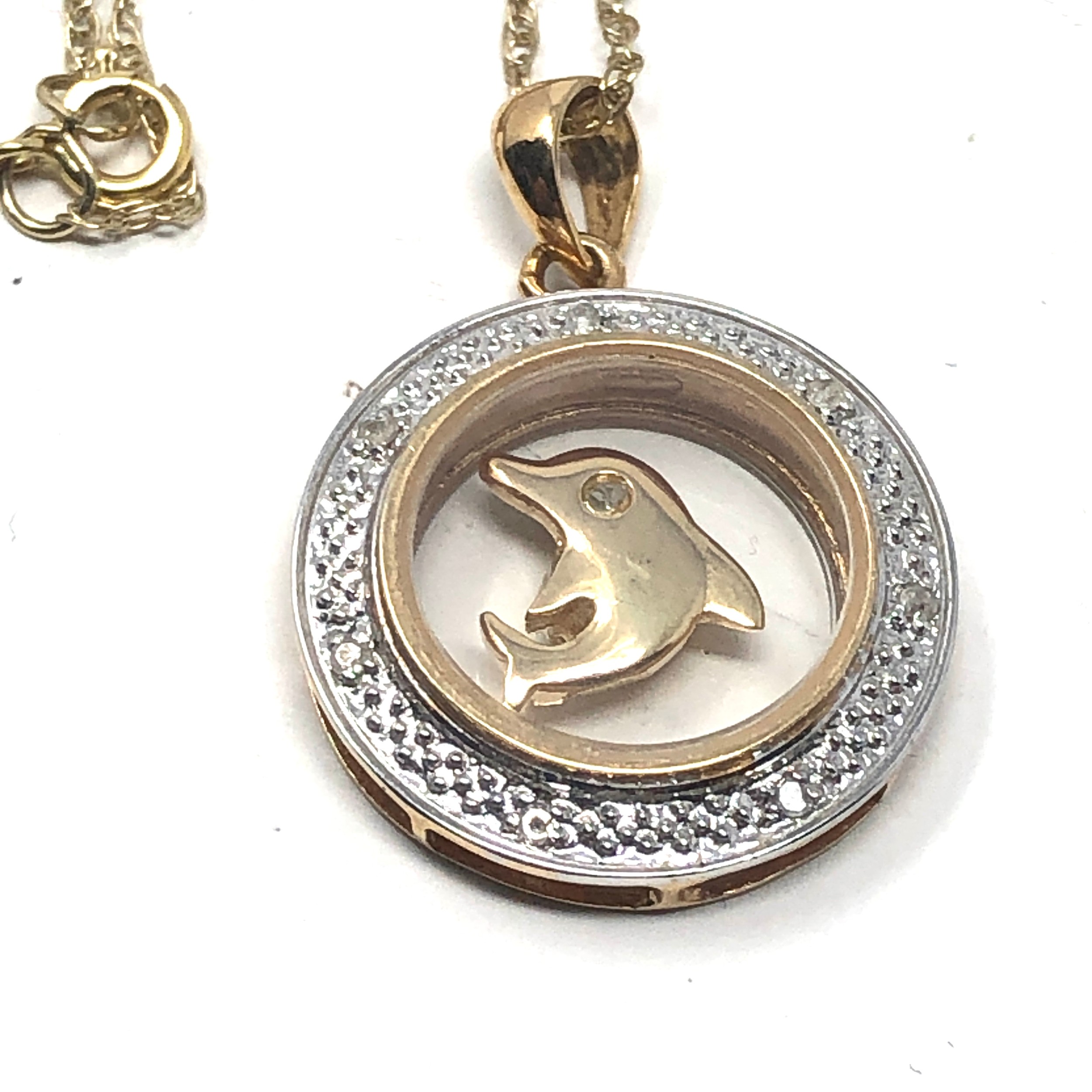 9ct gold diamond detail dolphin spinning pendant necklace (3.1g) - Image 2 of 3