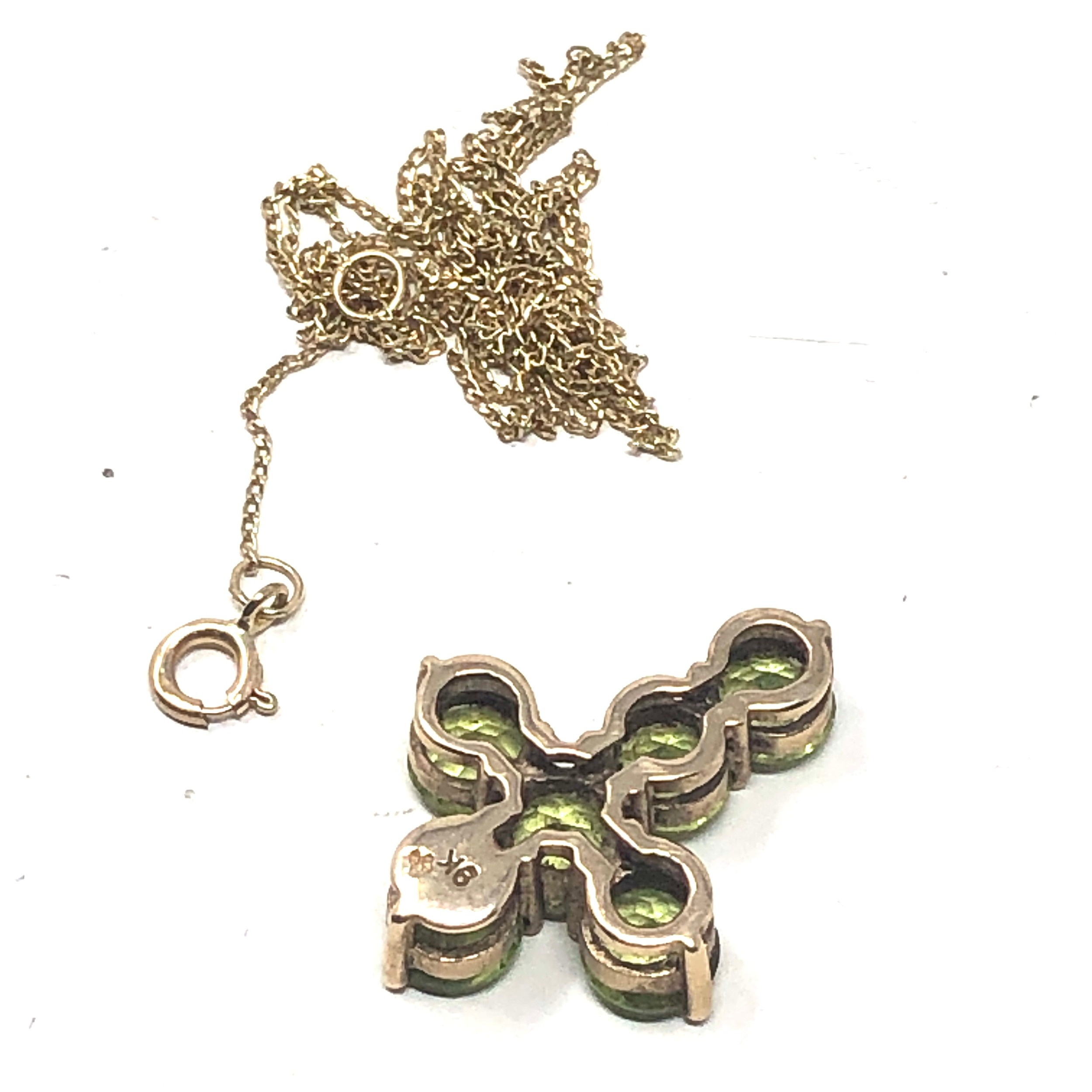 9ct gold peridot cross pendant necklace (2.2g) - Image 2 of 2