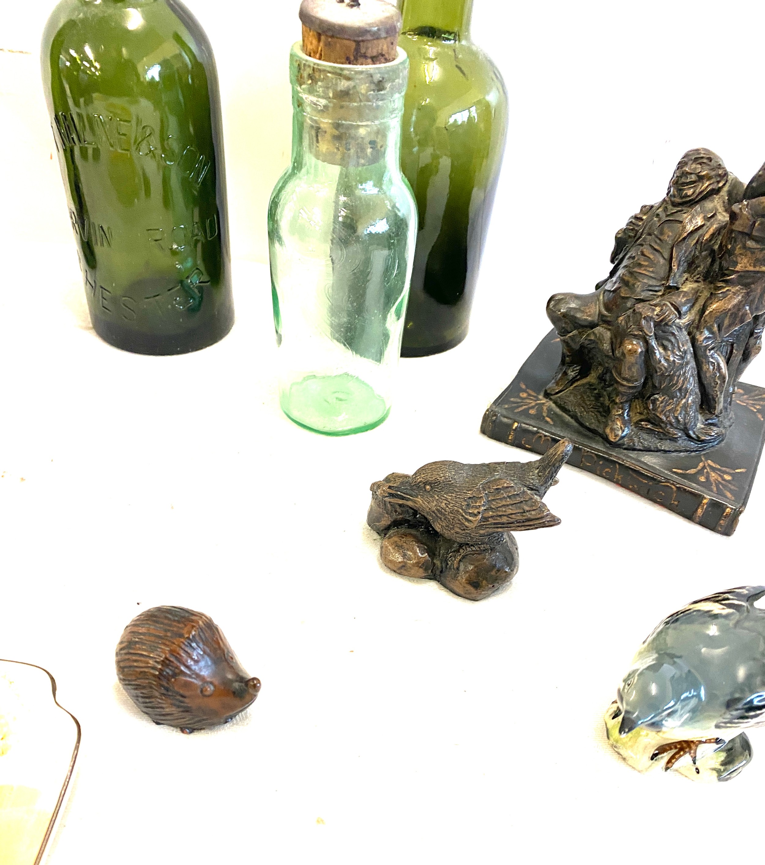 Selection of collectables to include glass bottles, vases, ornaments etc - Image 7 of 11