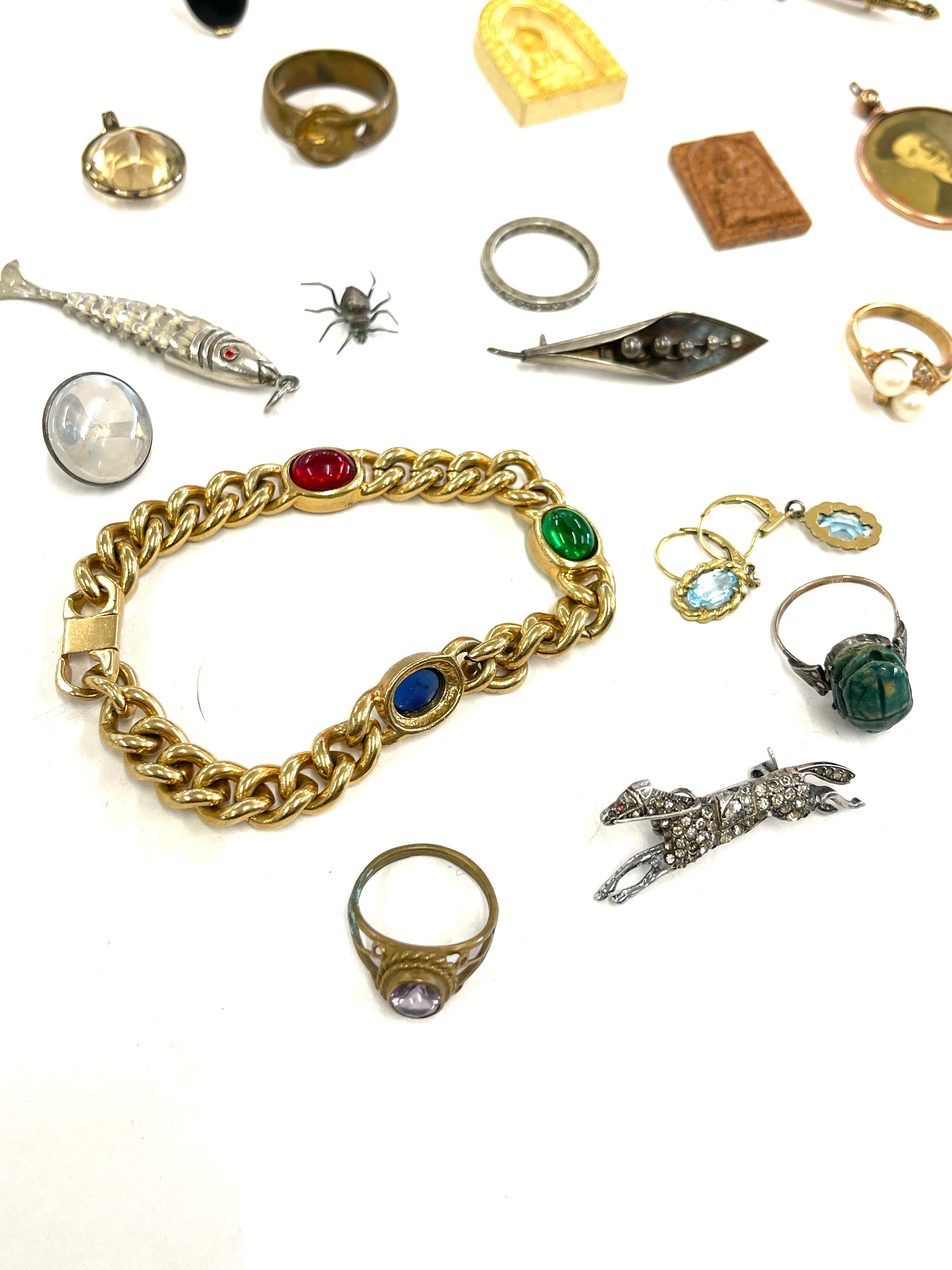 Antique and later jewellery to include marcasite race horse, miniature buddha, rings etc - Image 2 of 5