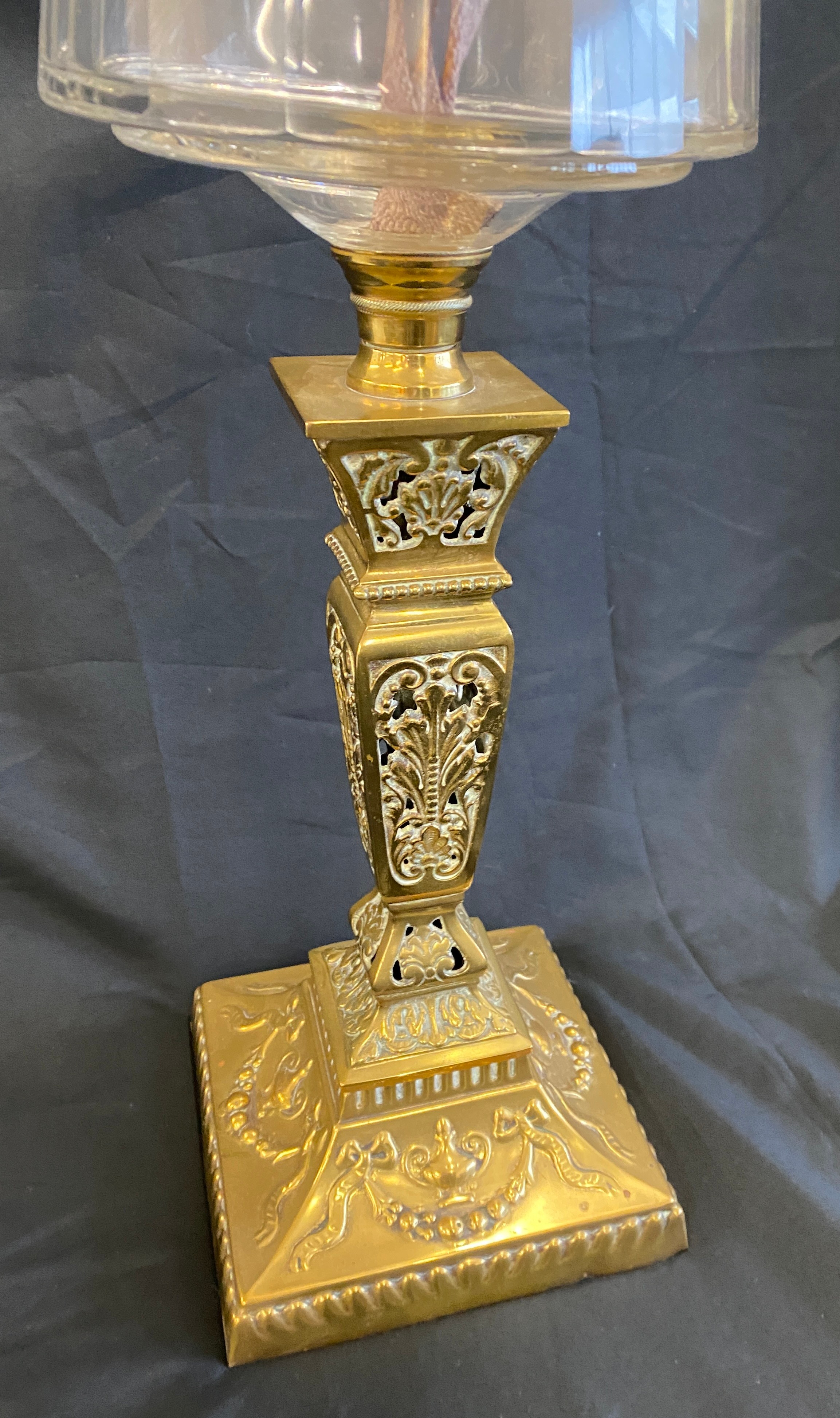 Antique brass oil lamp with shade, with funnel overall height: 30 inches - Image 3 of 5