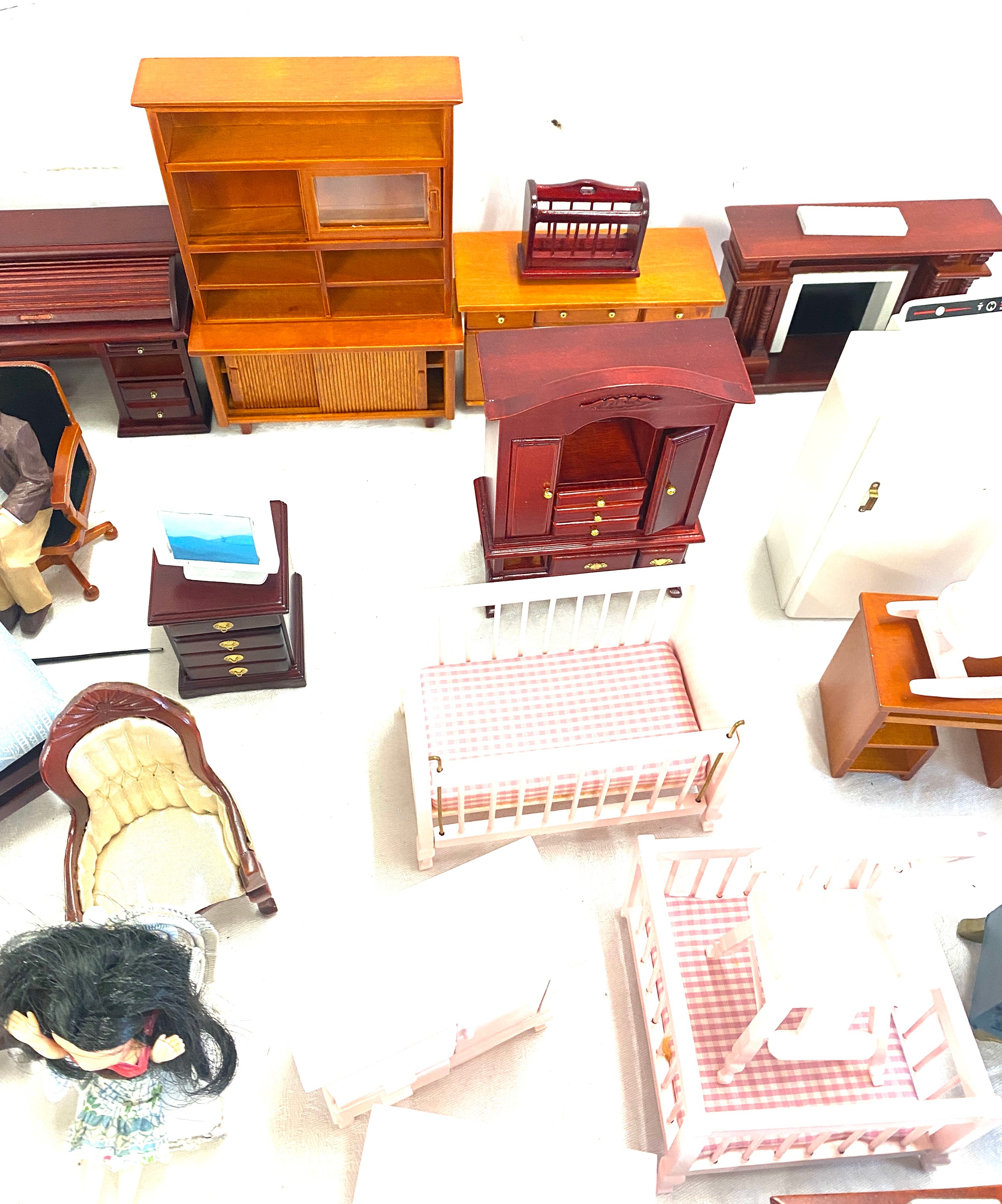 Large selection of vintage and later dolls house furniture includes Bed, Toilet etc - Image 4 of 9