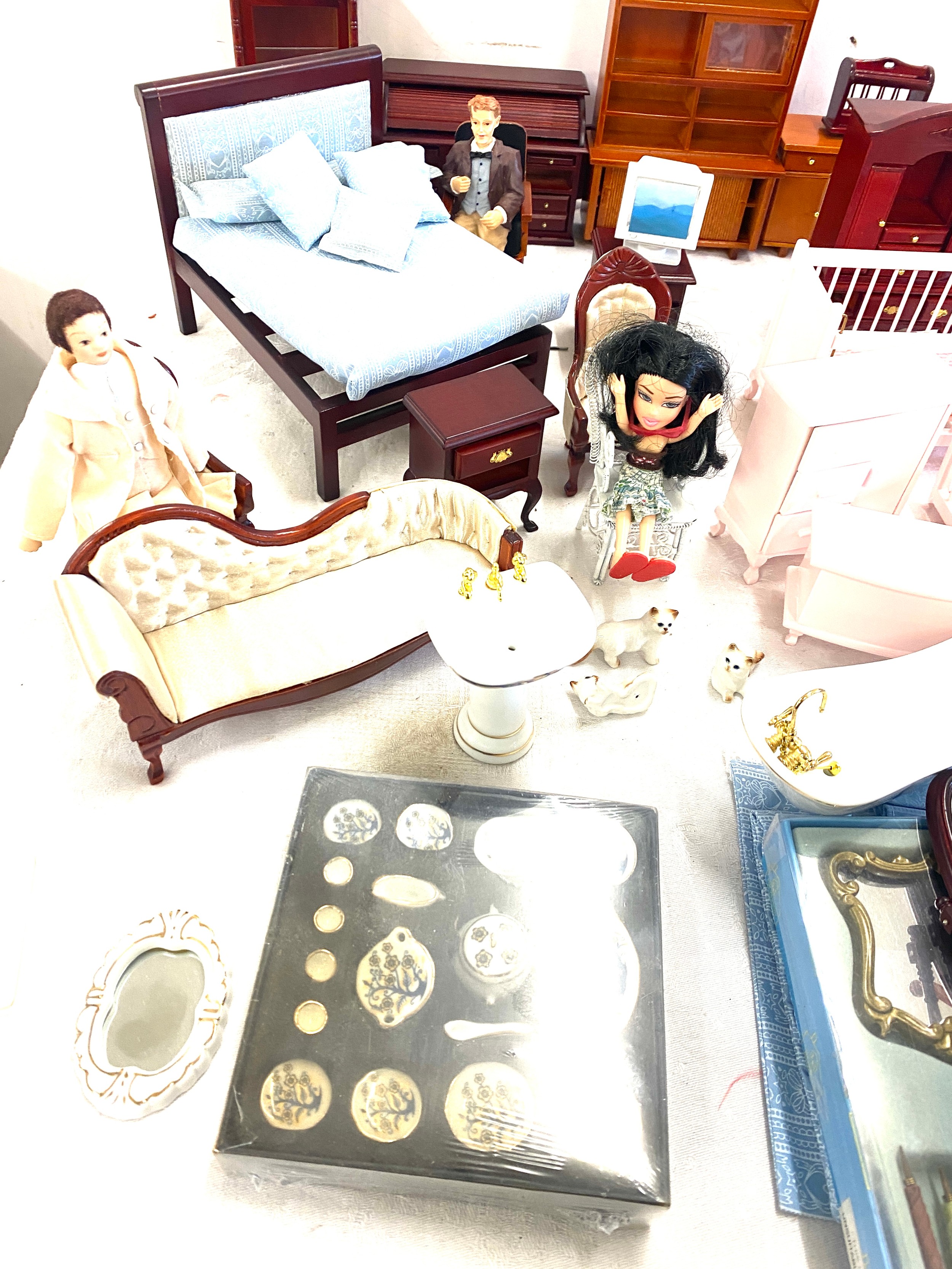 Large selection of vintage and later dolls house furniture includes Bed, Toilet etc - Image 9 of 9