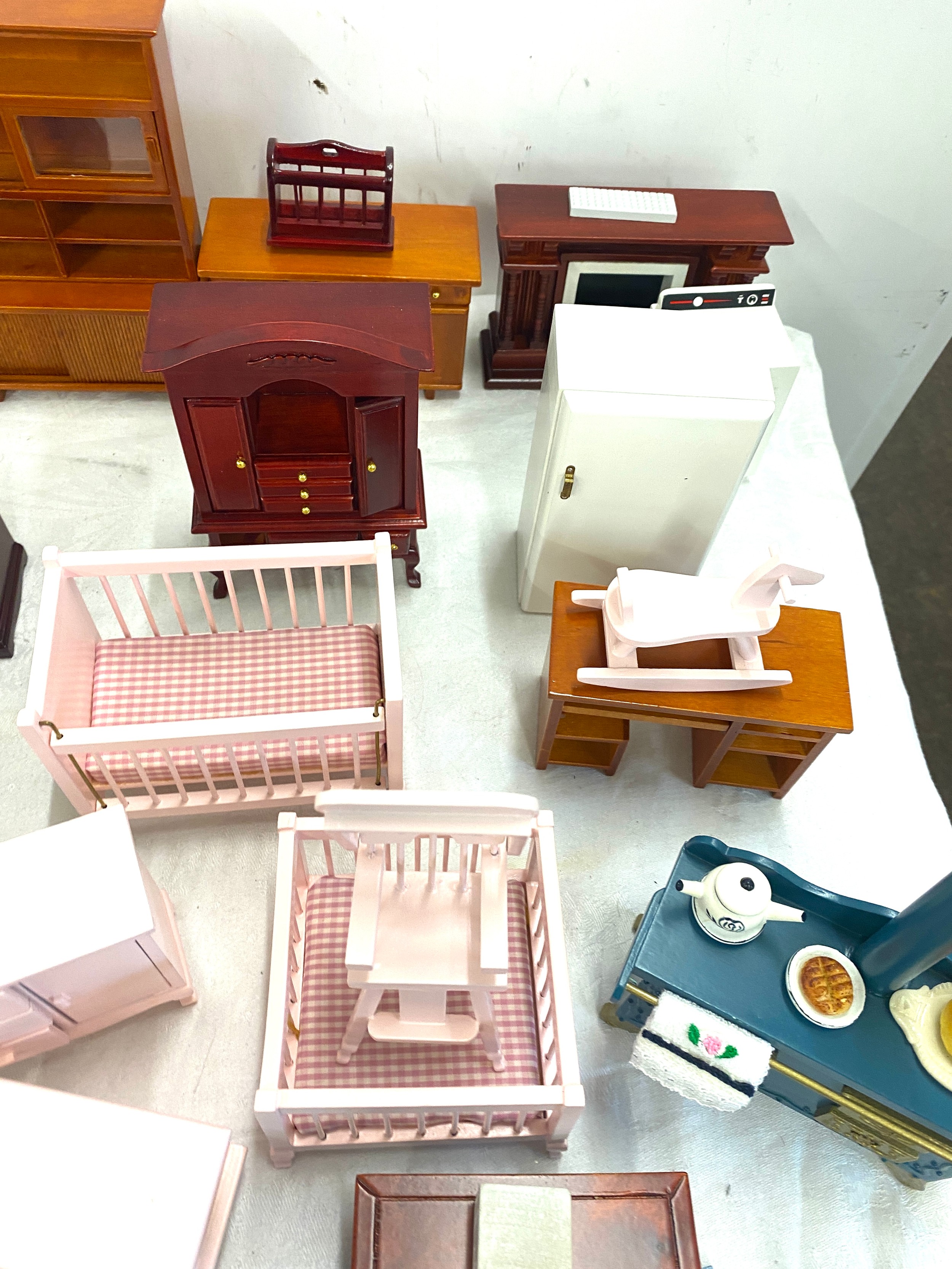 Large selection of vintage and later dolls house furniture includes Bed, Toilet etc - Image 5 of 9