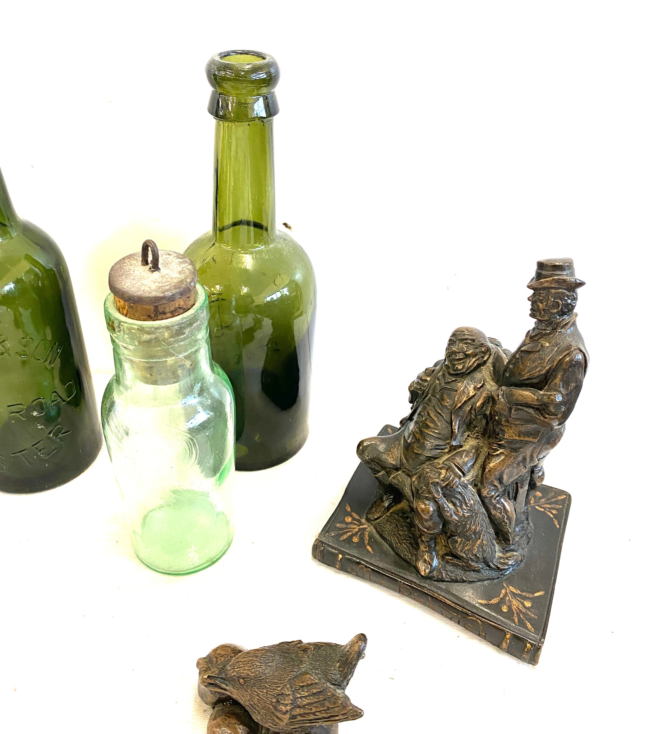 Selection of collectables to include glass bottles, vases, ornaments etc - Image 6 of 11