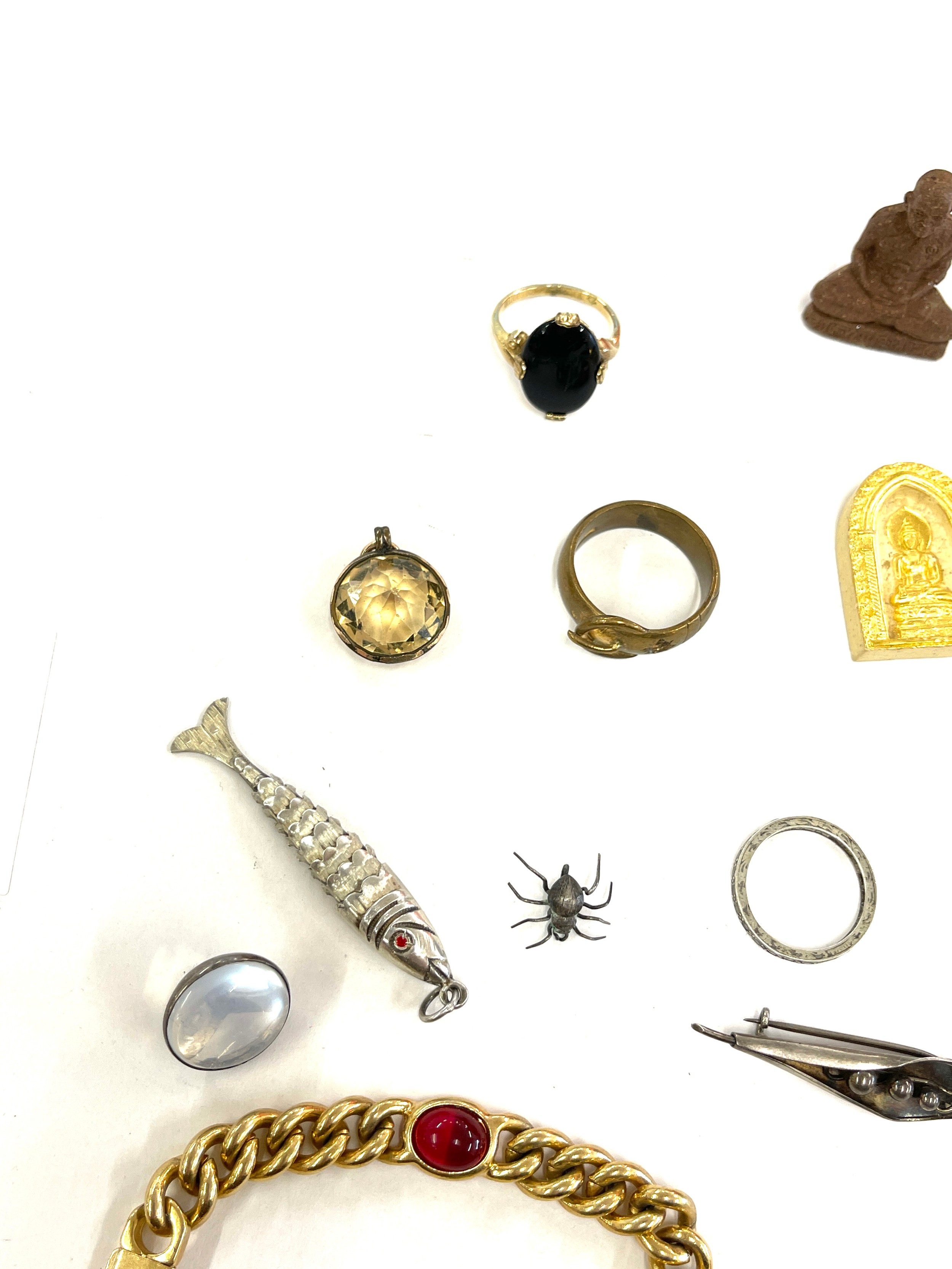 Antique and later jewellery to include marcasite race horse, miniature buddha, rings etc - Image 5 of 5