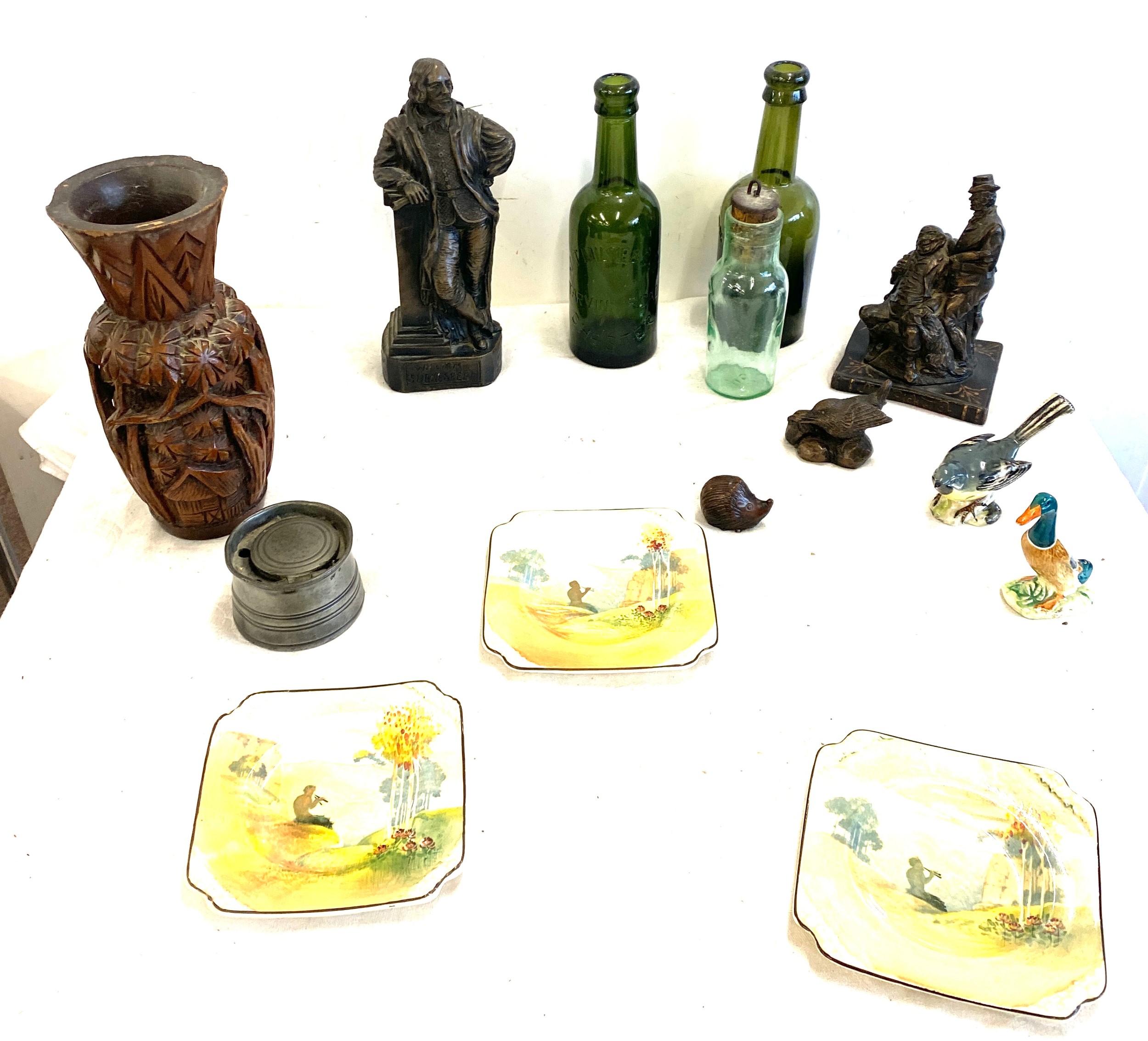 Selection of collectables to include glass bottles, vases, ornaments etc