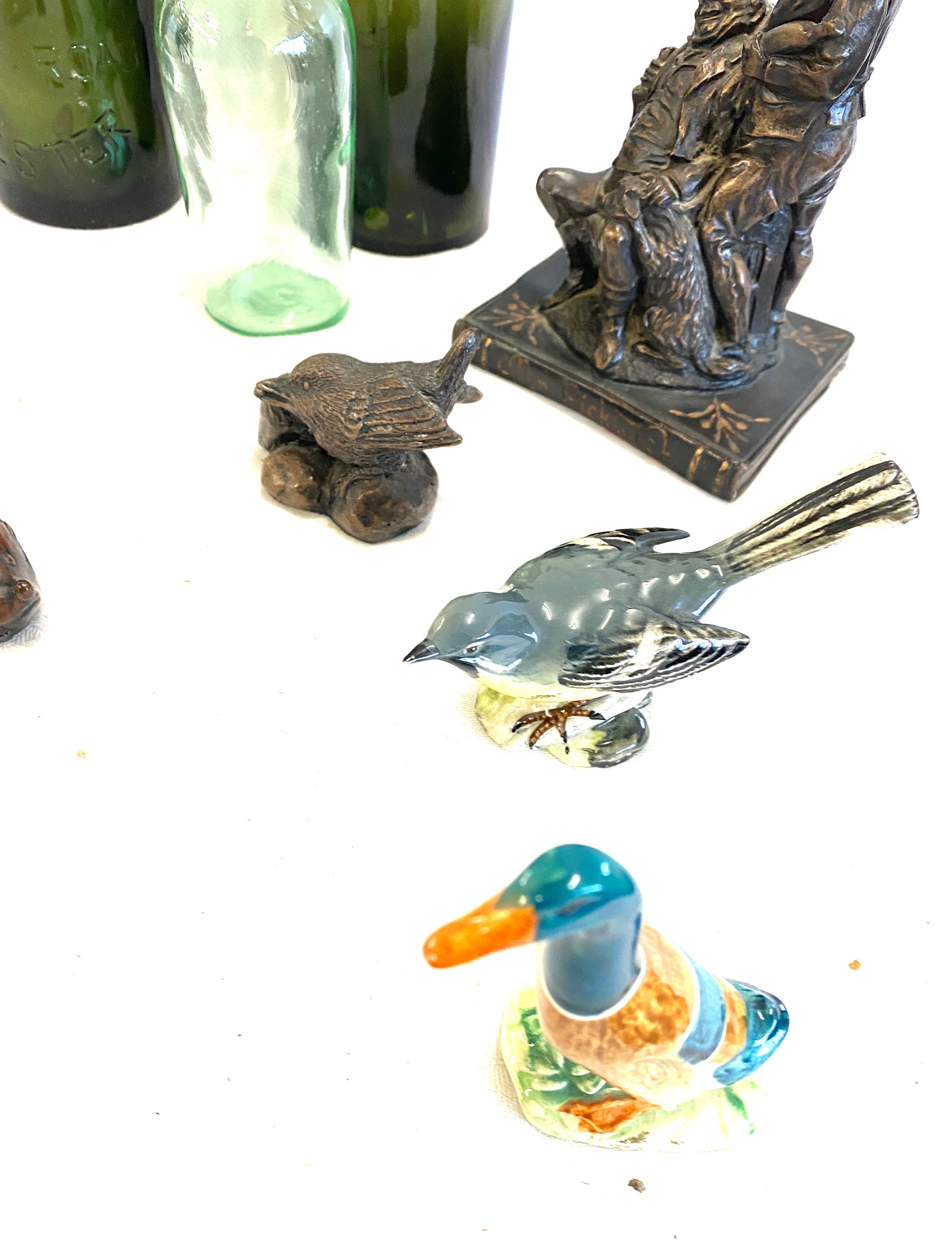 Selection of collectables to include glass bottles, vases, ornaments etc - Image 8 of 11