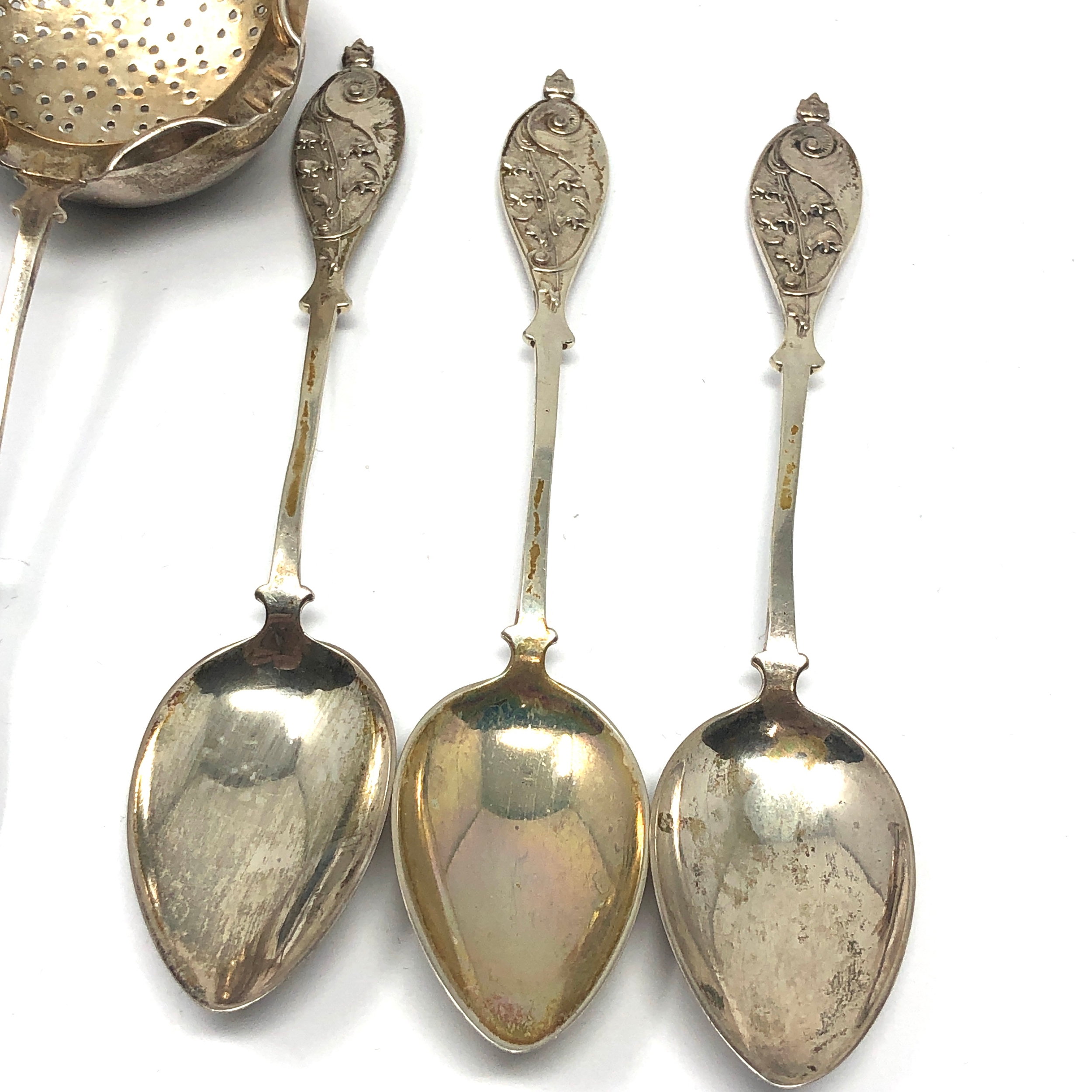 6 antique continental silver tea spoons & strainer - Image 2 of 4