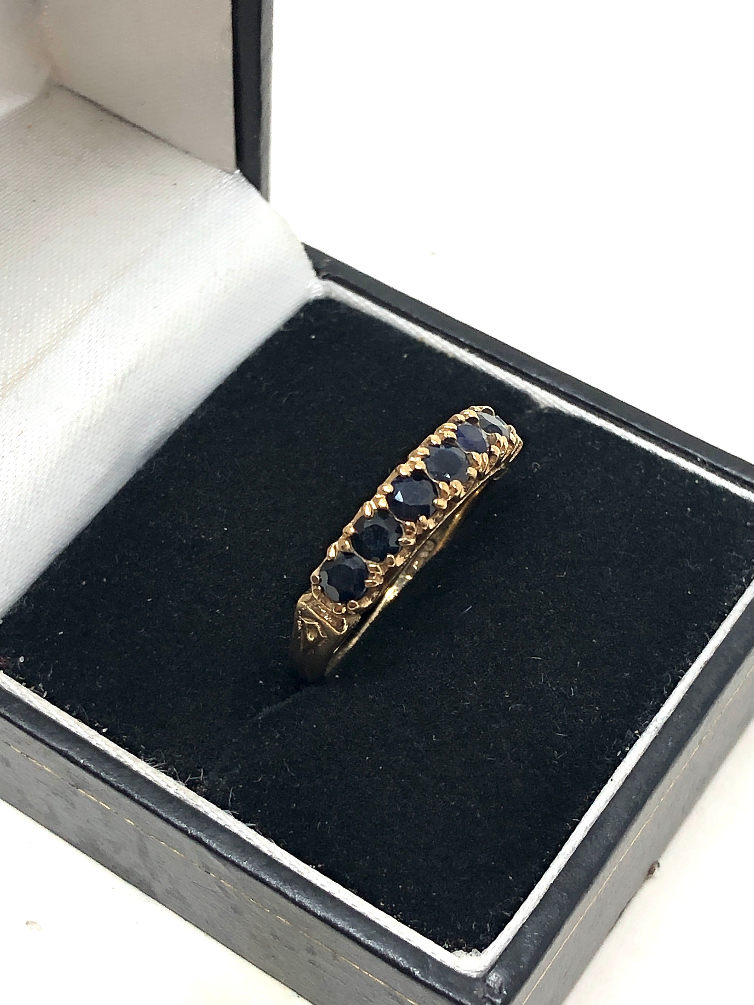 9ct gold vintage sapphire seven stone gypsy setting dress ring (2.4g) - Image 2 of 3