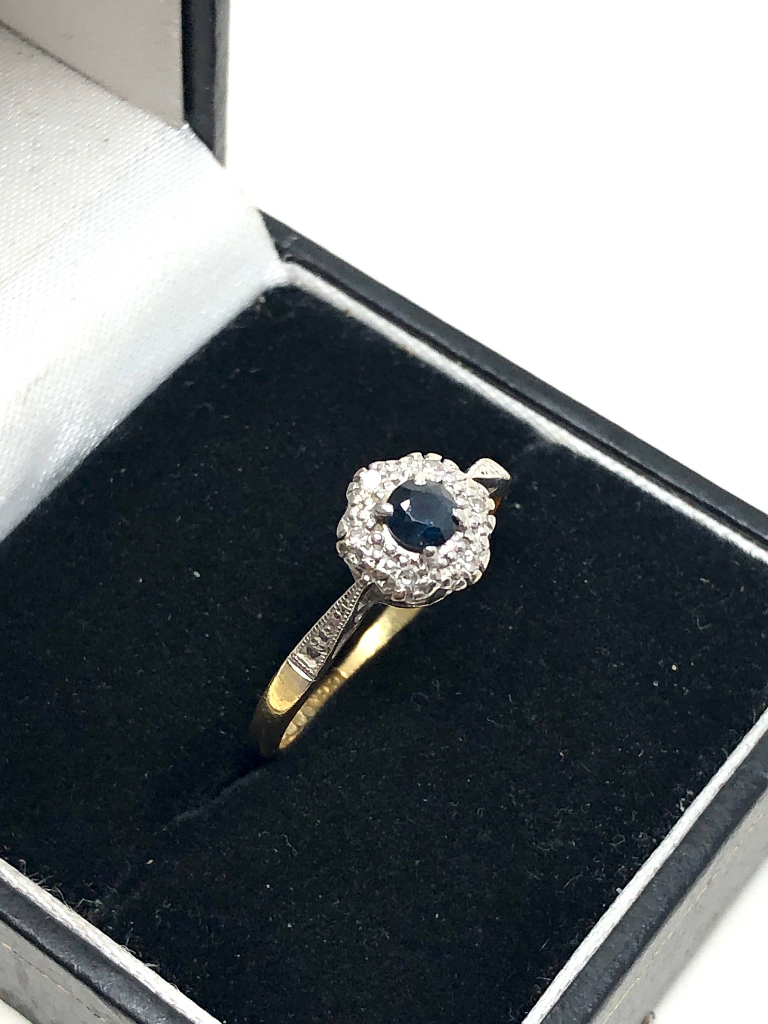 18ct gold vintage sapphire & diamond cluster cathedral setting ring (2.9g) - Image 2 of 3