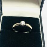 18ct white gold diamond solitaire ring weight 2.4g