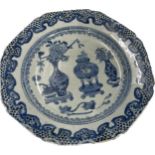Chinese blue and white plate decorated with vases- Diameter 23 cm