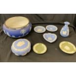 Selection of assorted wedgwood pottery