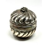 800 silver lidded trinket pot height 7.5cm by 6.5cm dia