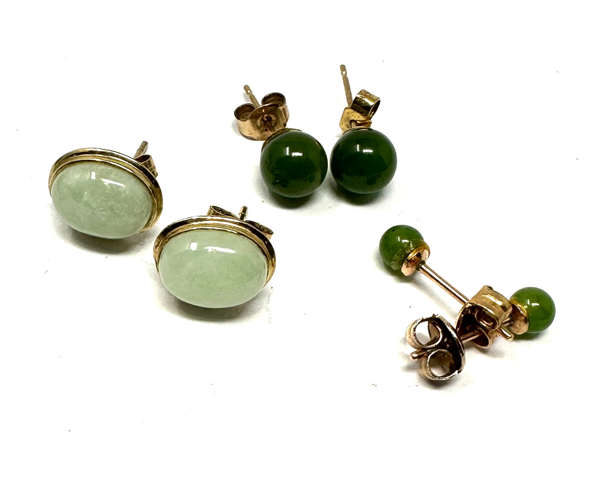 3 x 9ct yellow gold vintage paired earrings inc. jadite & nephrite (3.1g)