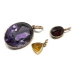 3 x 9ct yellow gold vintage pendants inc. garnet, amethyst & citrine (4.5g)