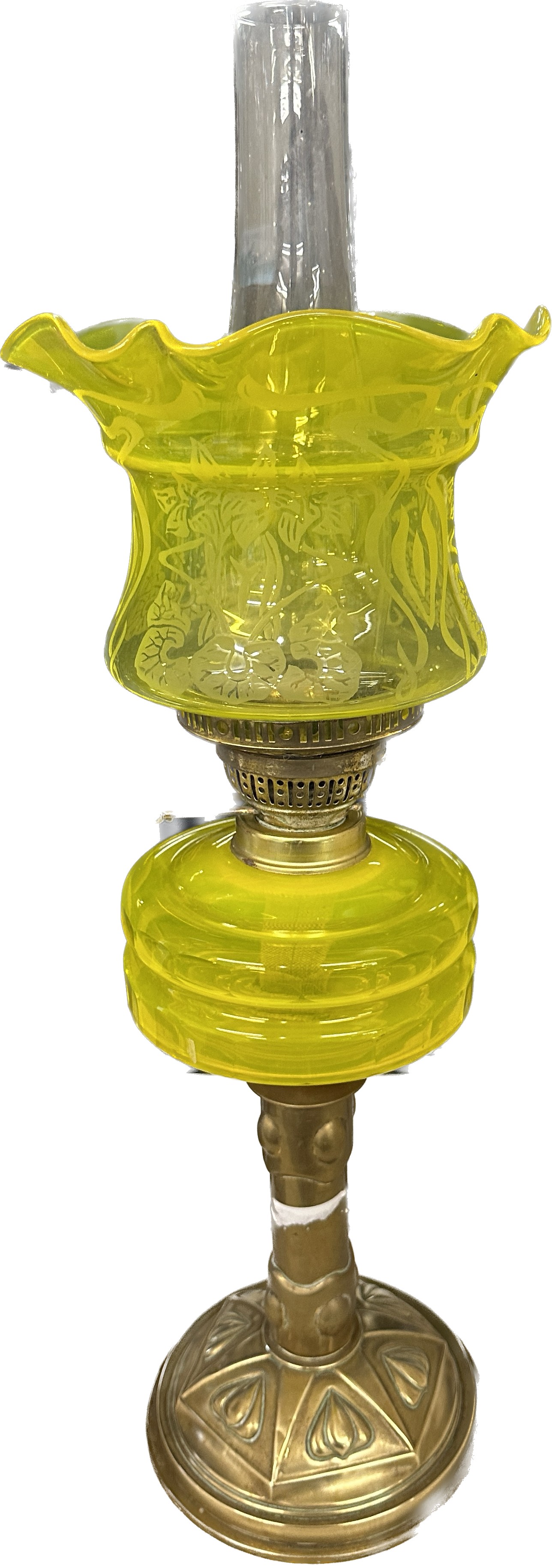 Antique brass bass yellow glass oil lamp complete with funnel and shade - Image 4 of 4
