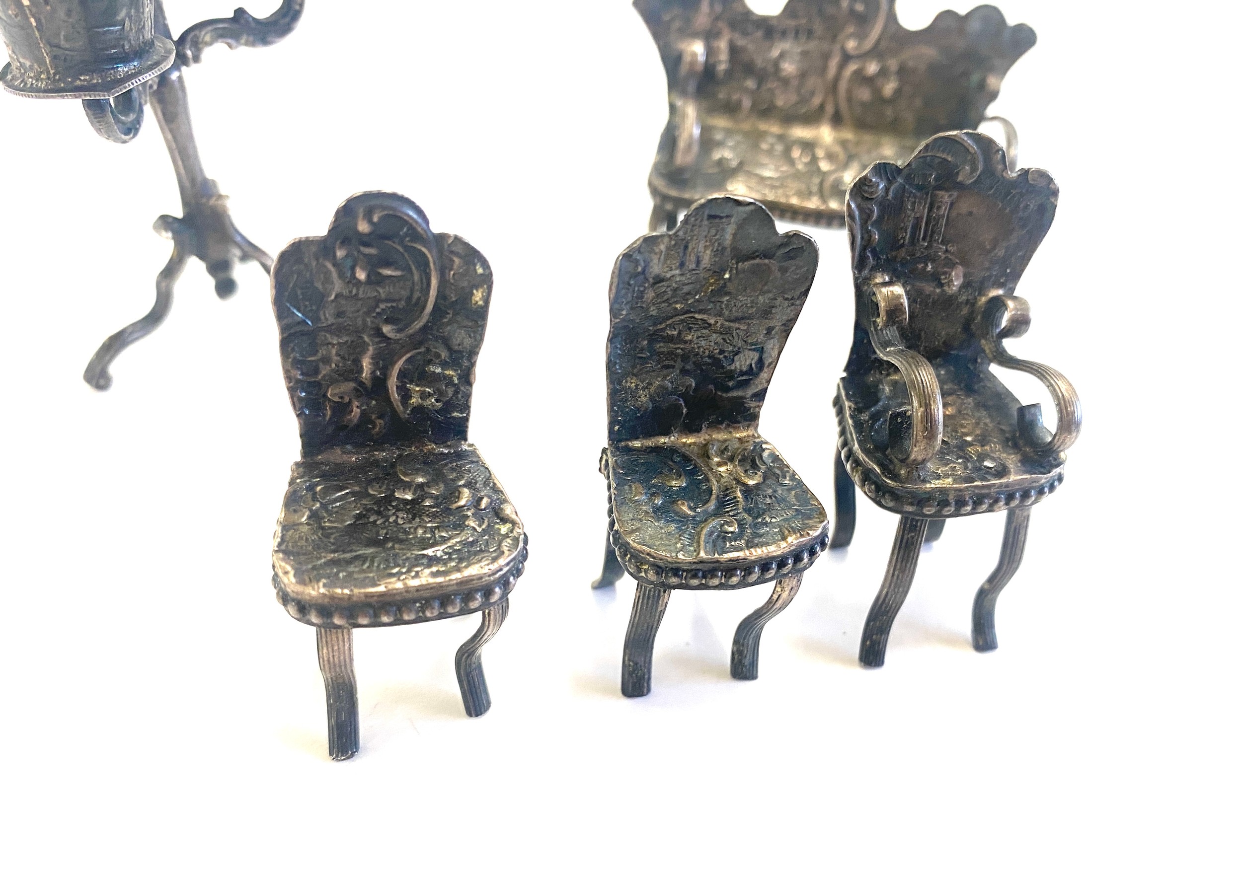 5 Pieces of hallmarked antique silver dolls house miniatures by Theodore Hartmann, London silver - Image 5 of 6