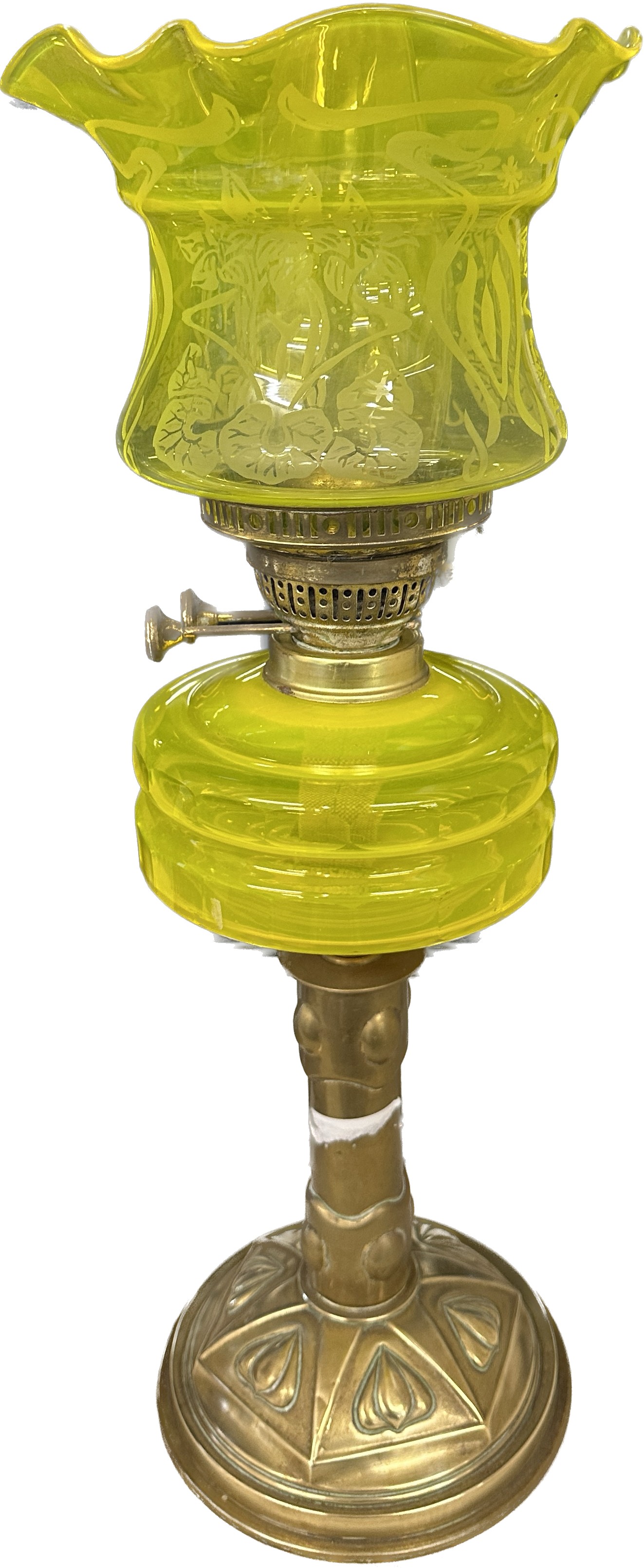 Antique brass bass yellow glass oil lamp complete with funnel and shade - Image 2 of 4