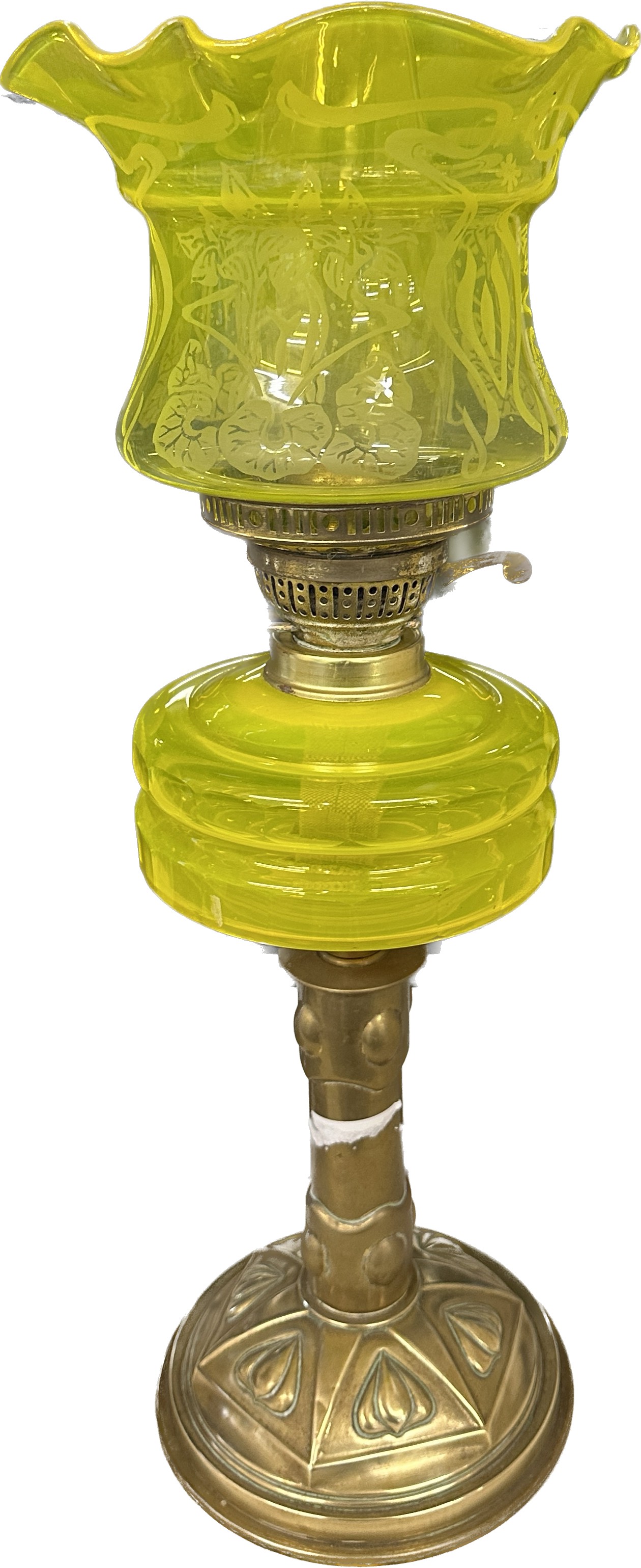 Antique brass bass yellow glass oil lamp complete with funnel and shade - Image 3 of 4