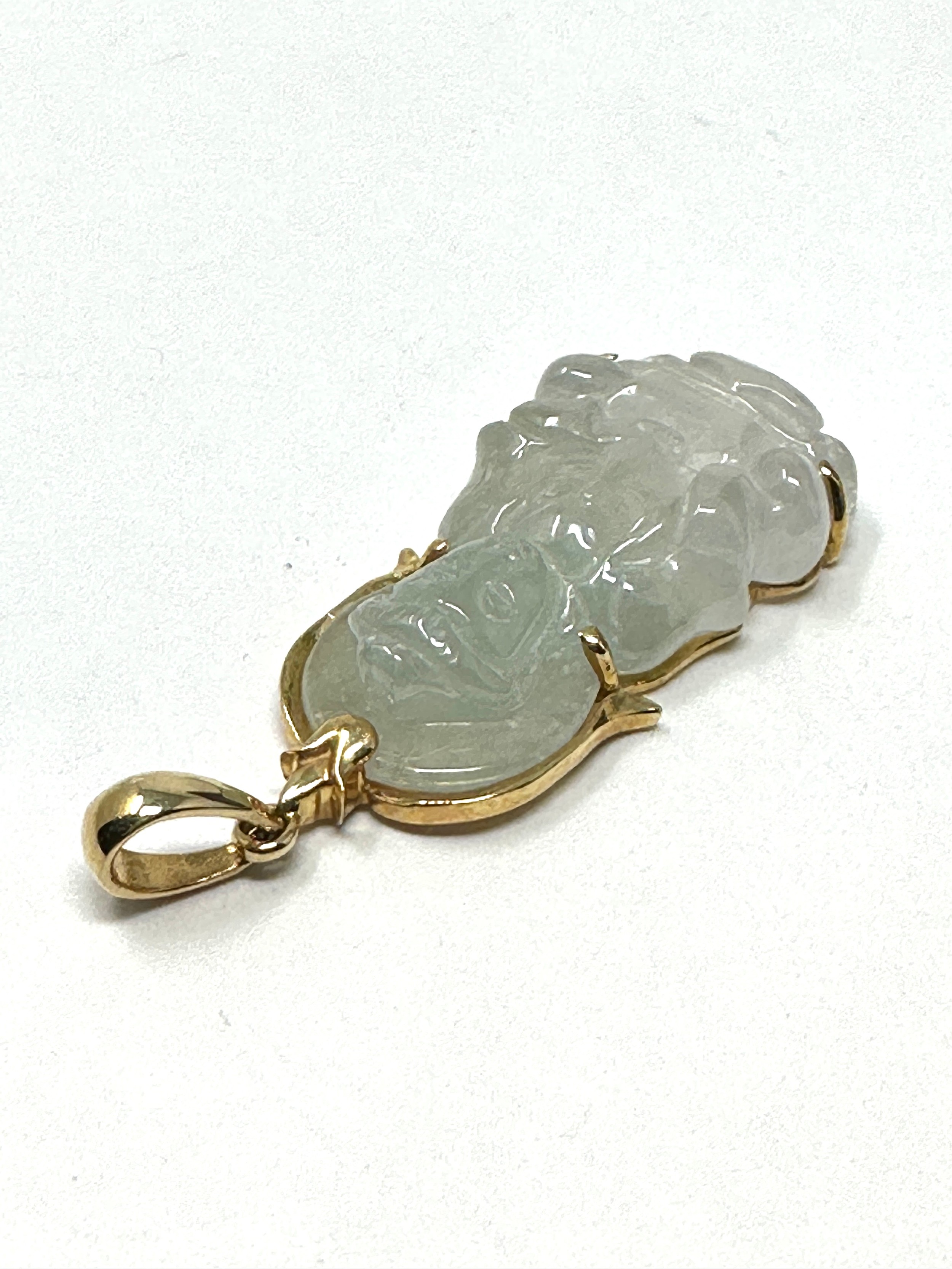 18ct gold vintage jade buddha pendant (7.1g) - Image 2 of 3