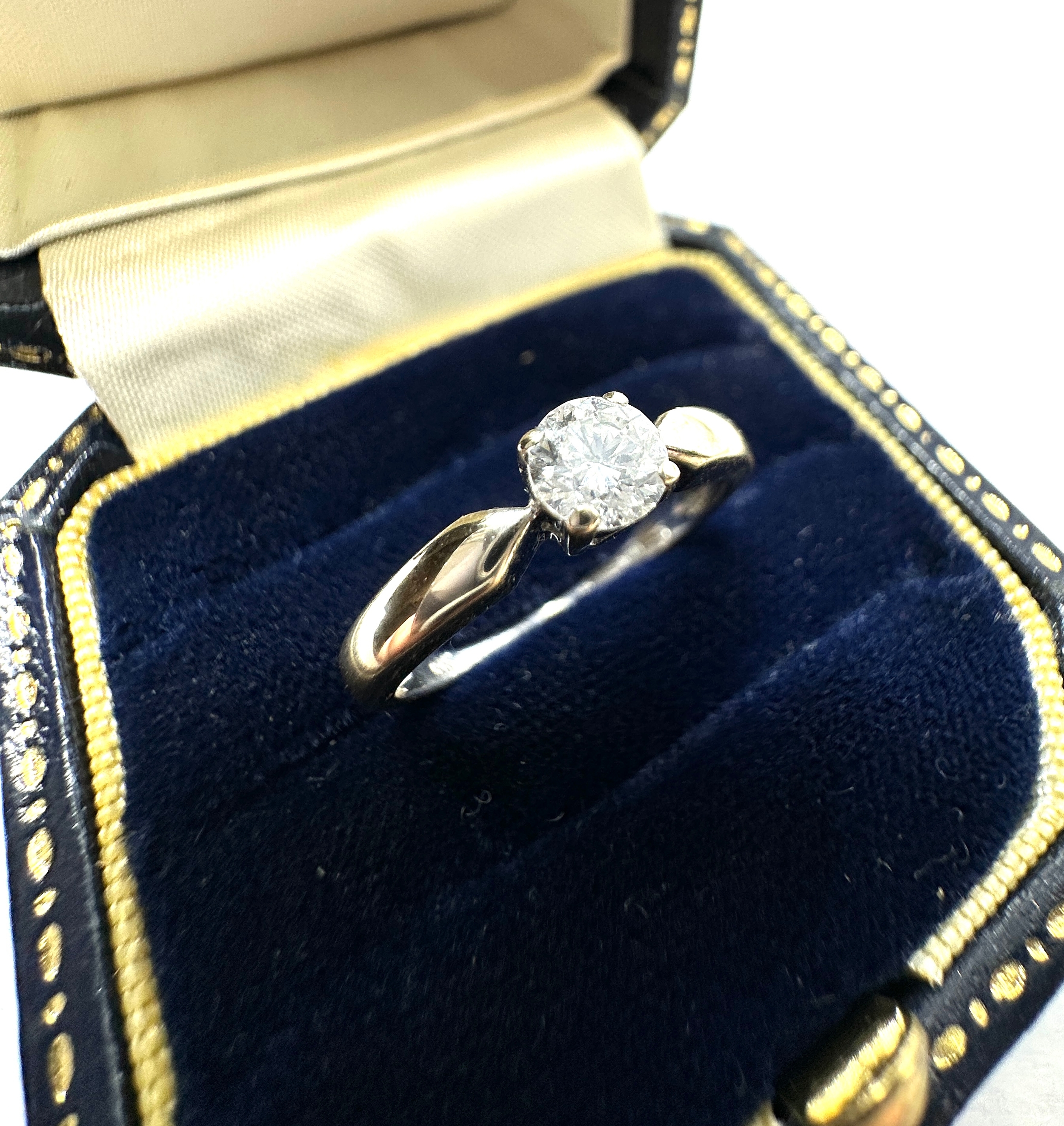 18ct gold diamond solitaire ring diamond measures approx 4.1mm dia weight 2.3g - Image 2 of 4